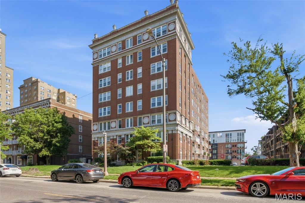 5330 Pershing Avenue Unit: 805