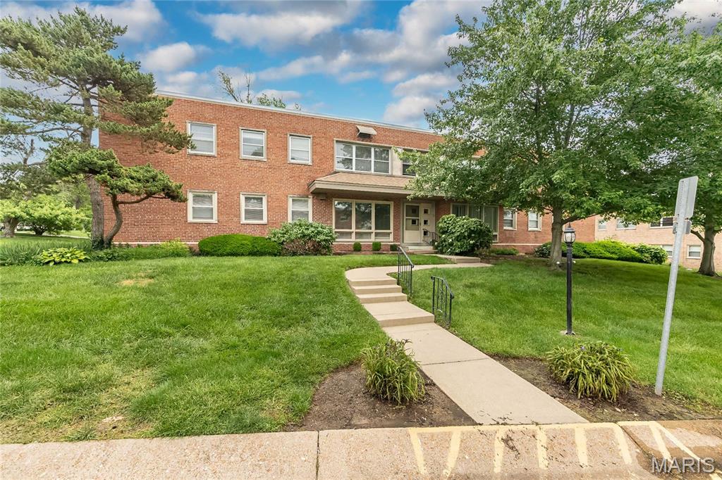 5 Delcrest Court Unit: 204