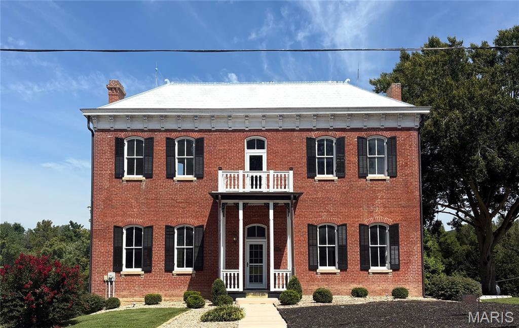 5589 Walnut Street