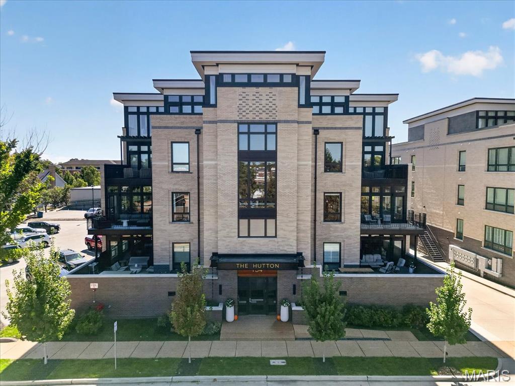 134 W Madison Avenue Unit 202