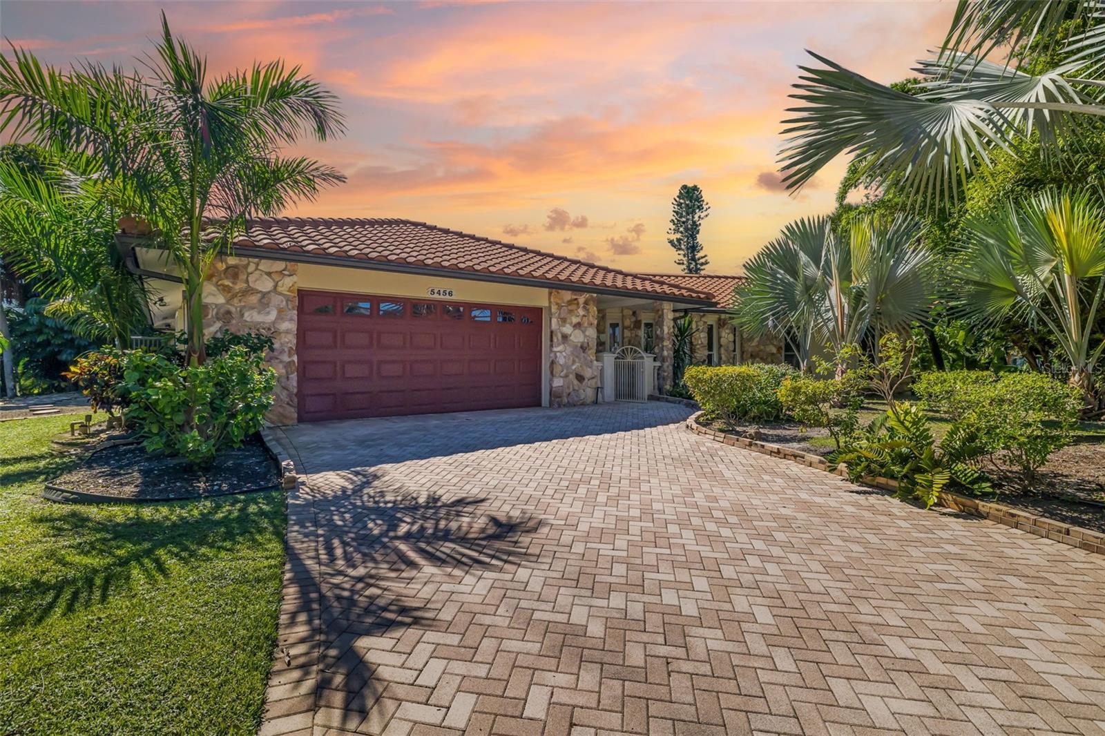 5456 Azure Way