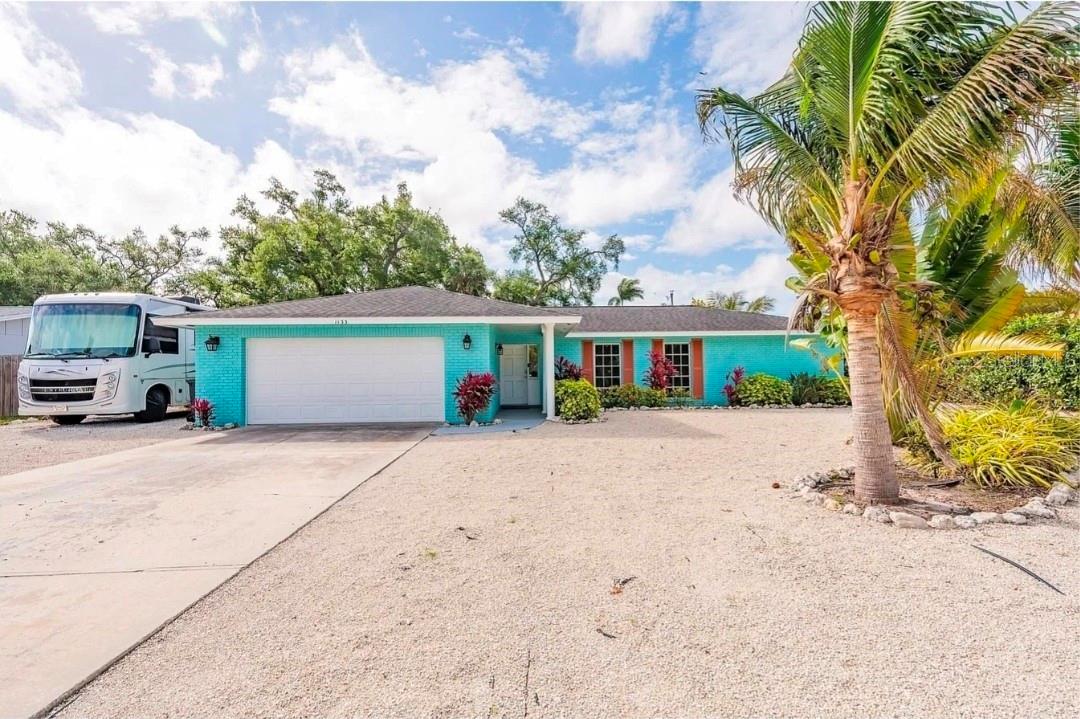 1133 Montezuma Dr