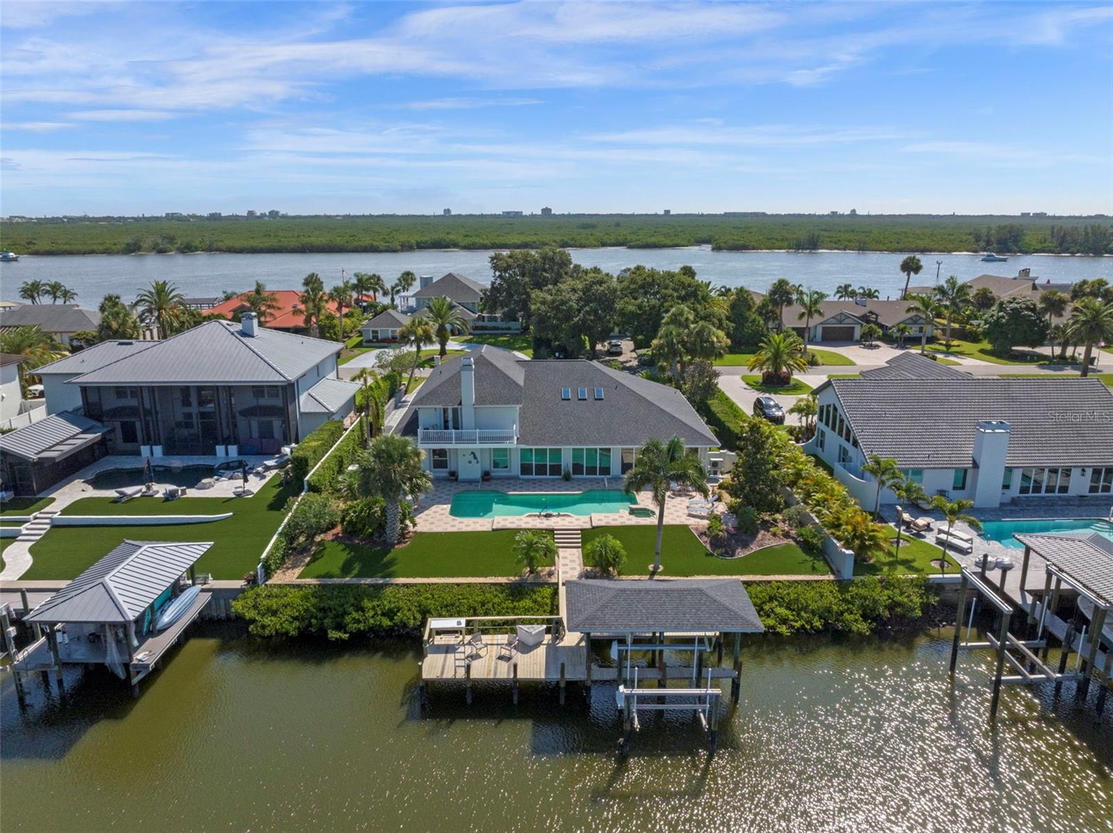 1216 COMMODORE DR
