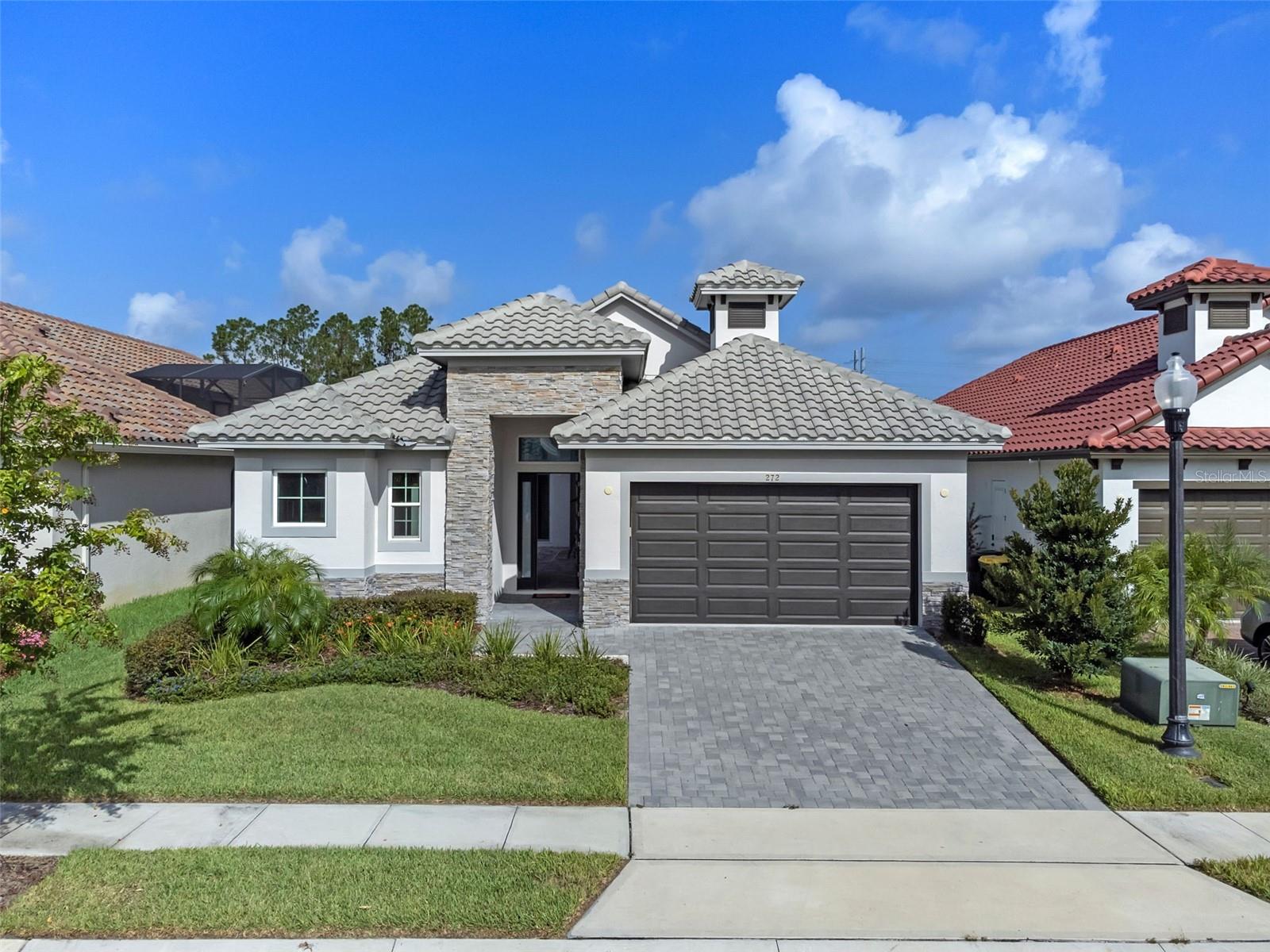 272 HAMPTON LOOP