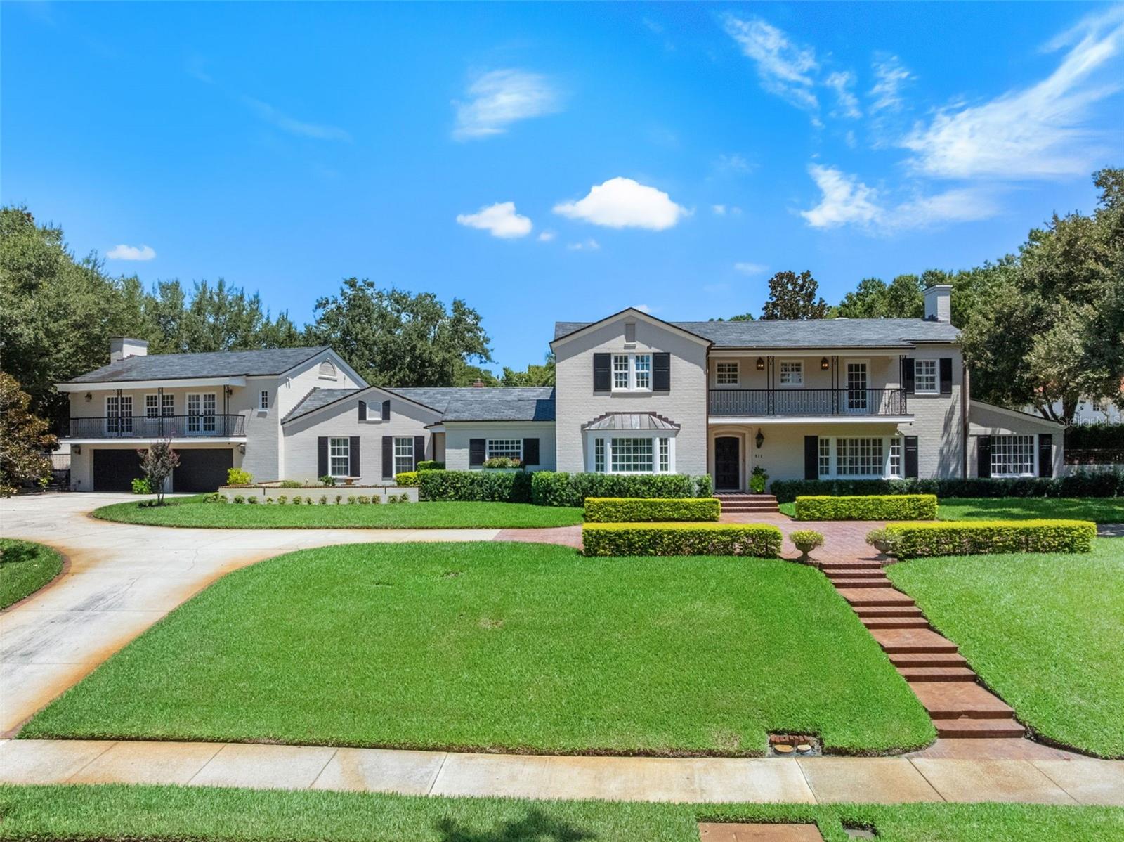 811 N LAKE ADAIR BLVD