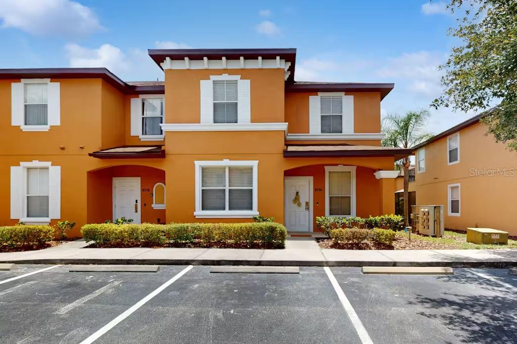 2713 ROADSTER LN