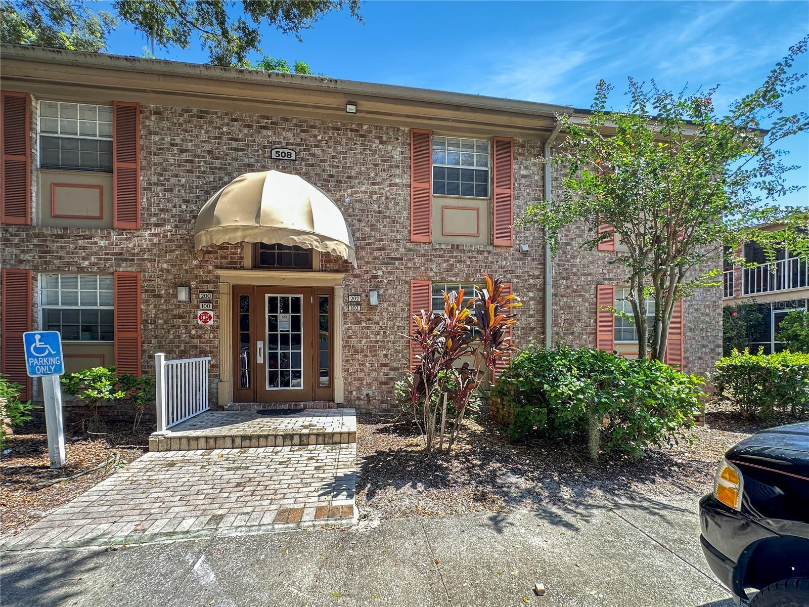 508 BANYON TREE CIR #202