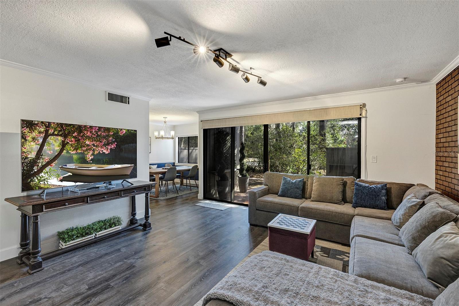 111 CROWN OAKS WAY #111