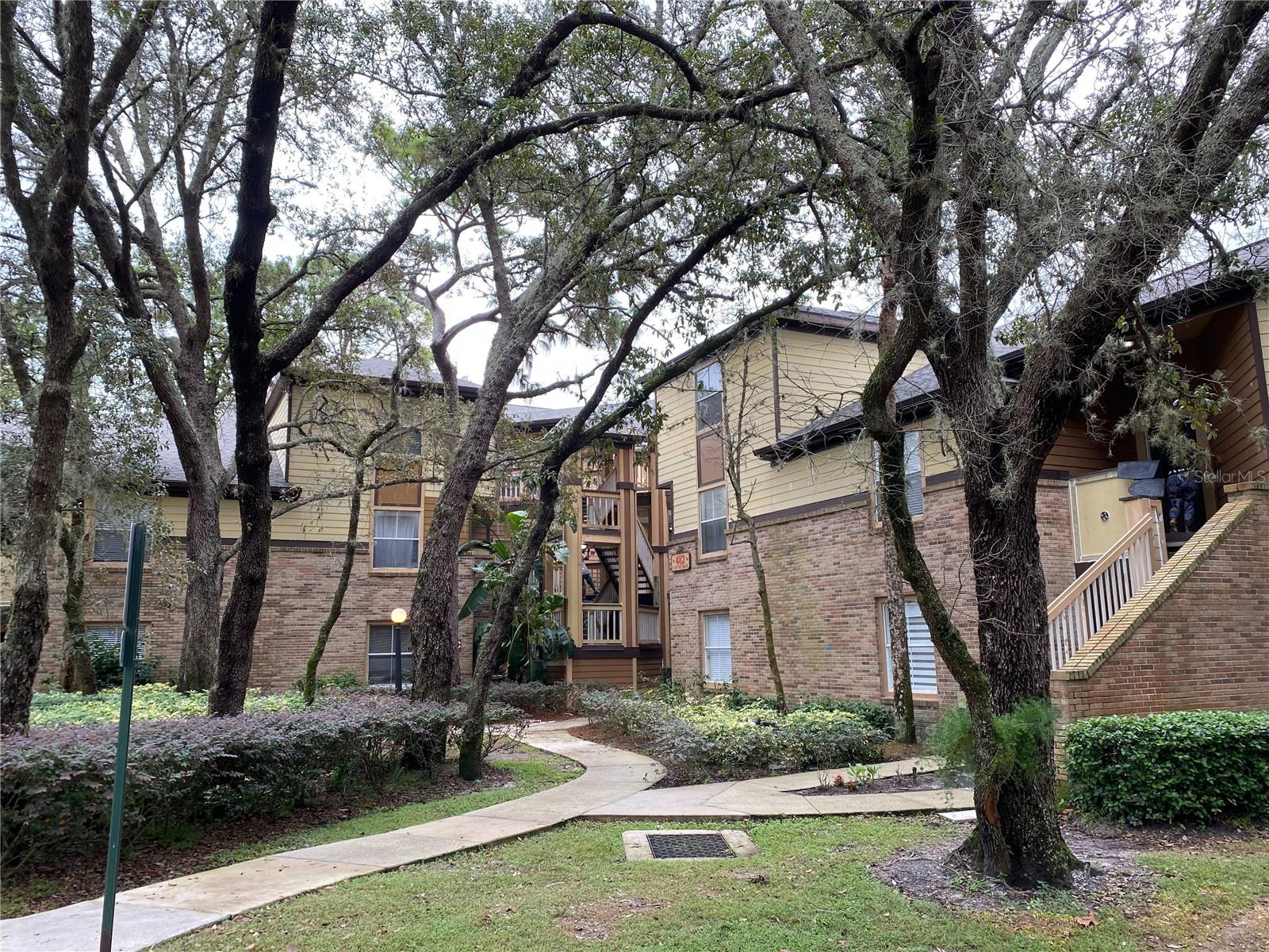 482 N PIN OAK PL #208