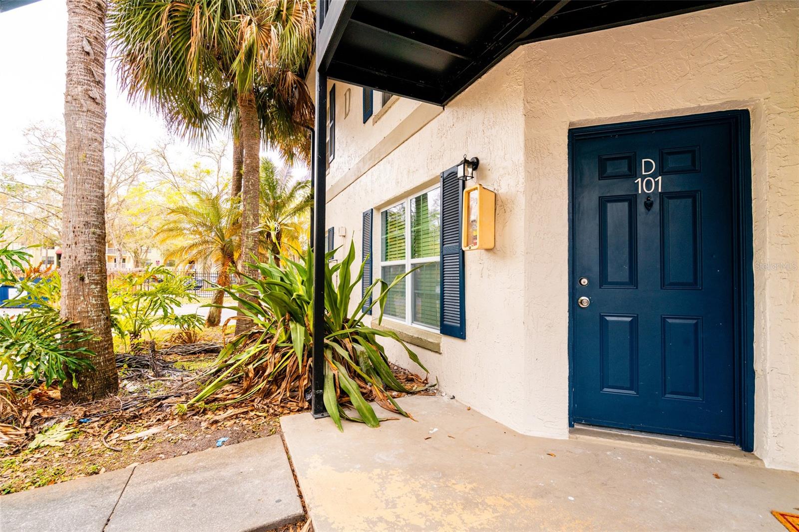 3651 N GOLDENROD RD #D101