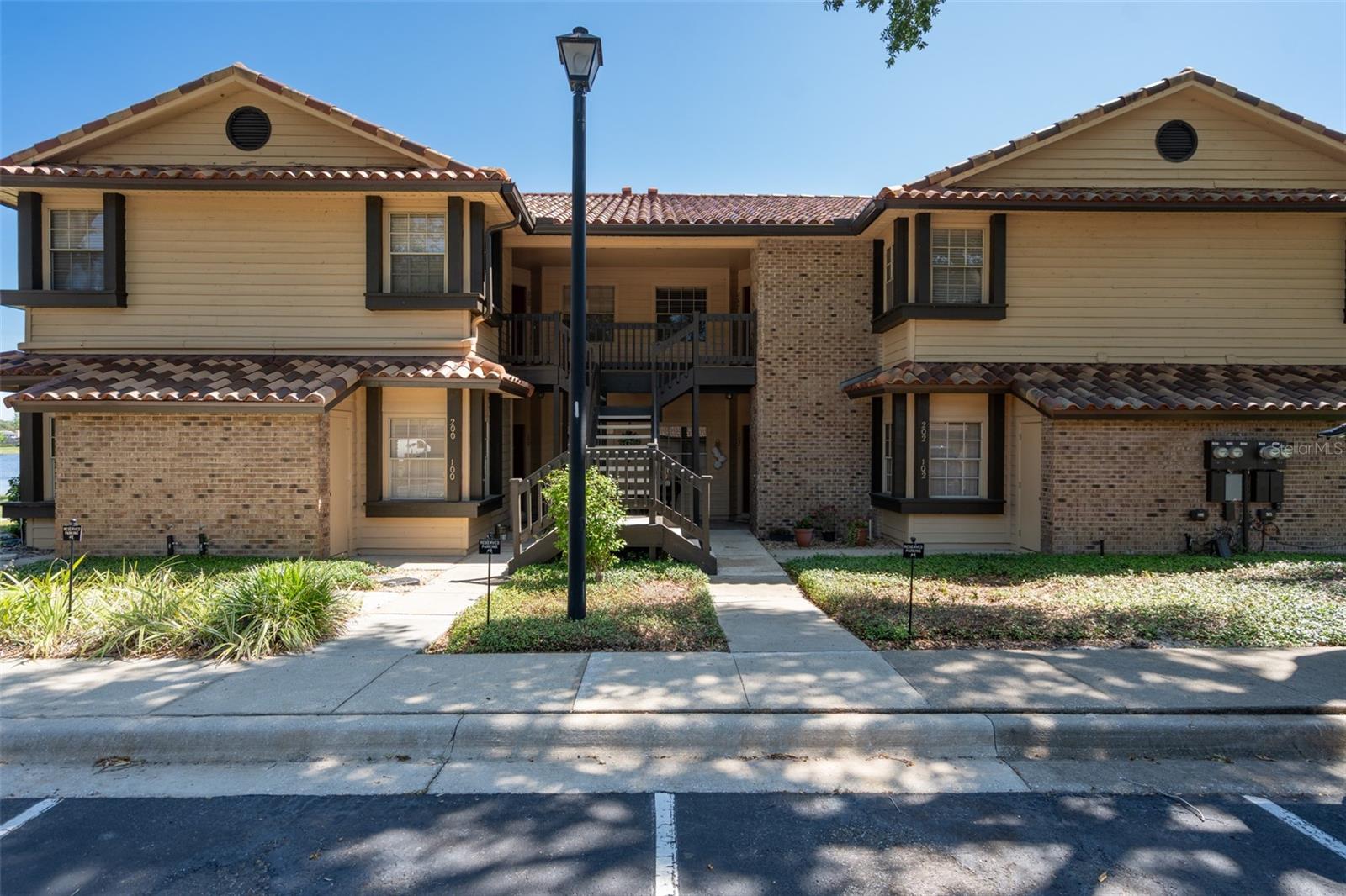 300 NEW WATERFORD PL #202