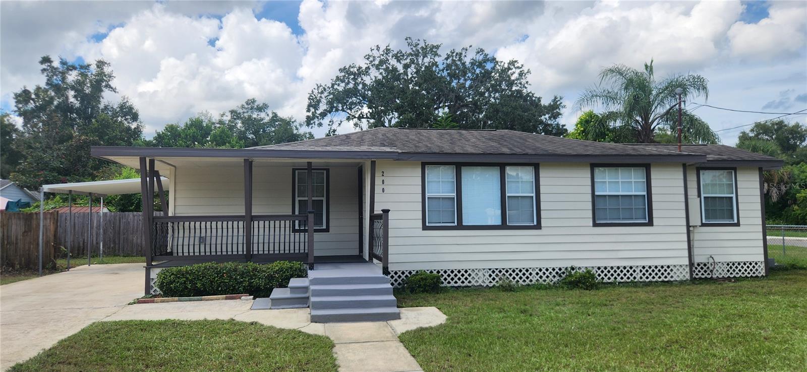 200 S OLEANDER ST