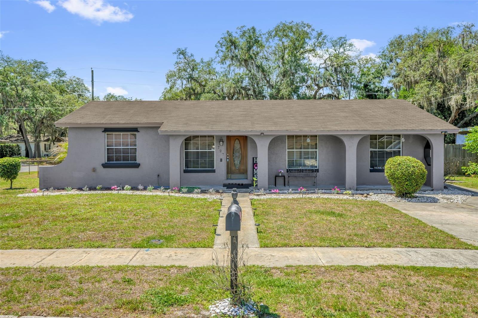727 BAYWOOD CIR