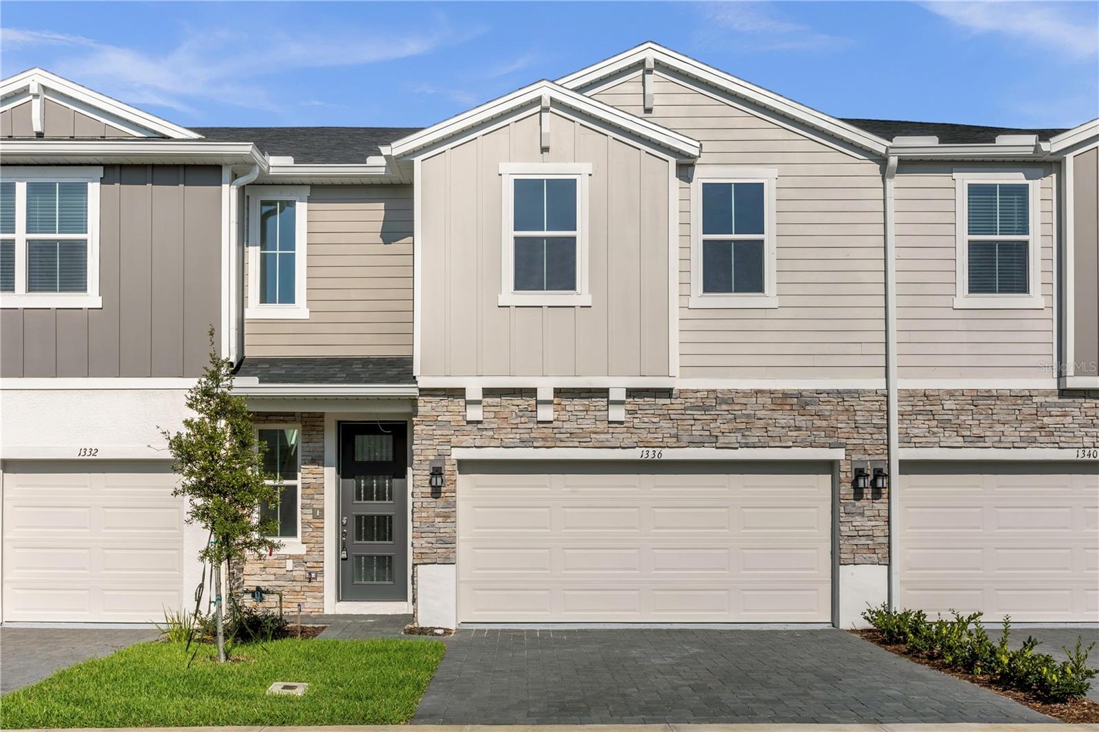 1336 CAPTIVA CV