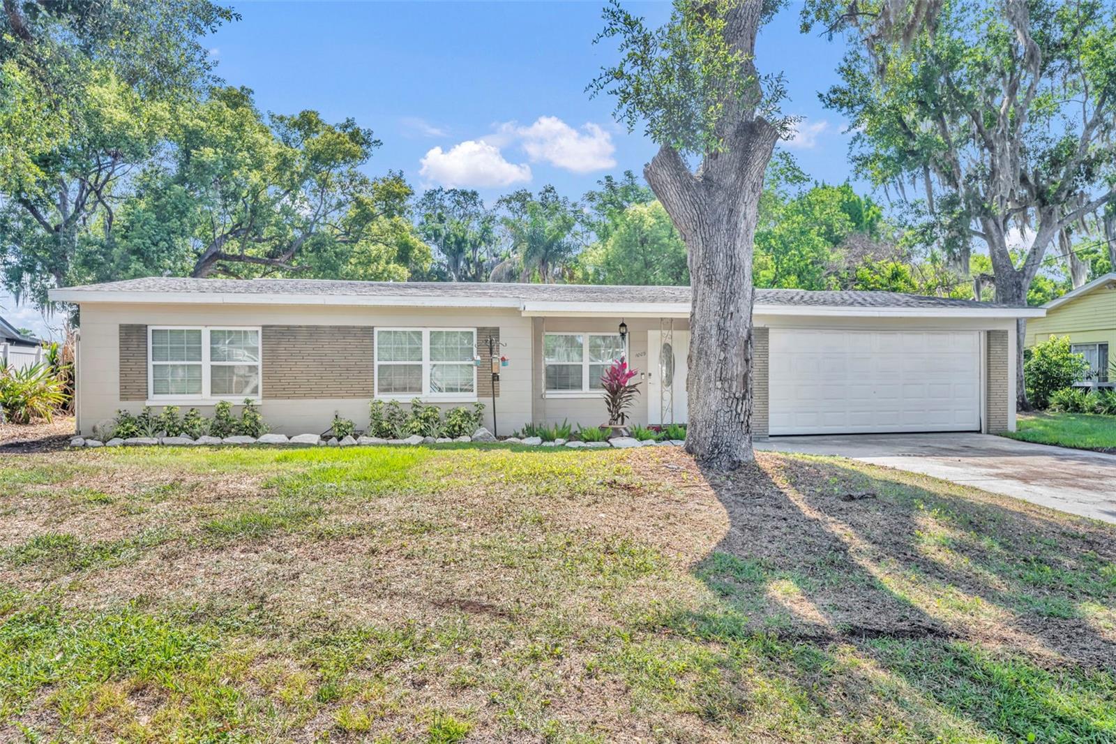 1009 LAKE BELL DR
