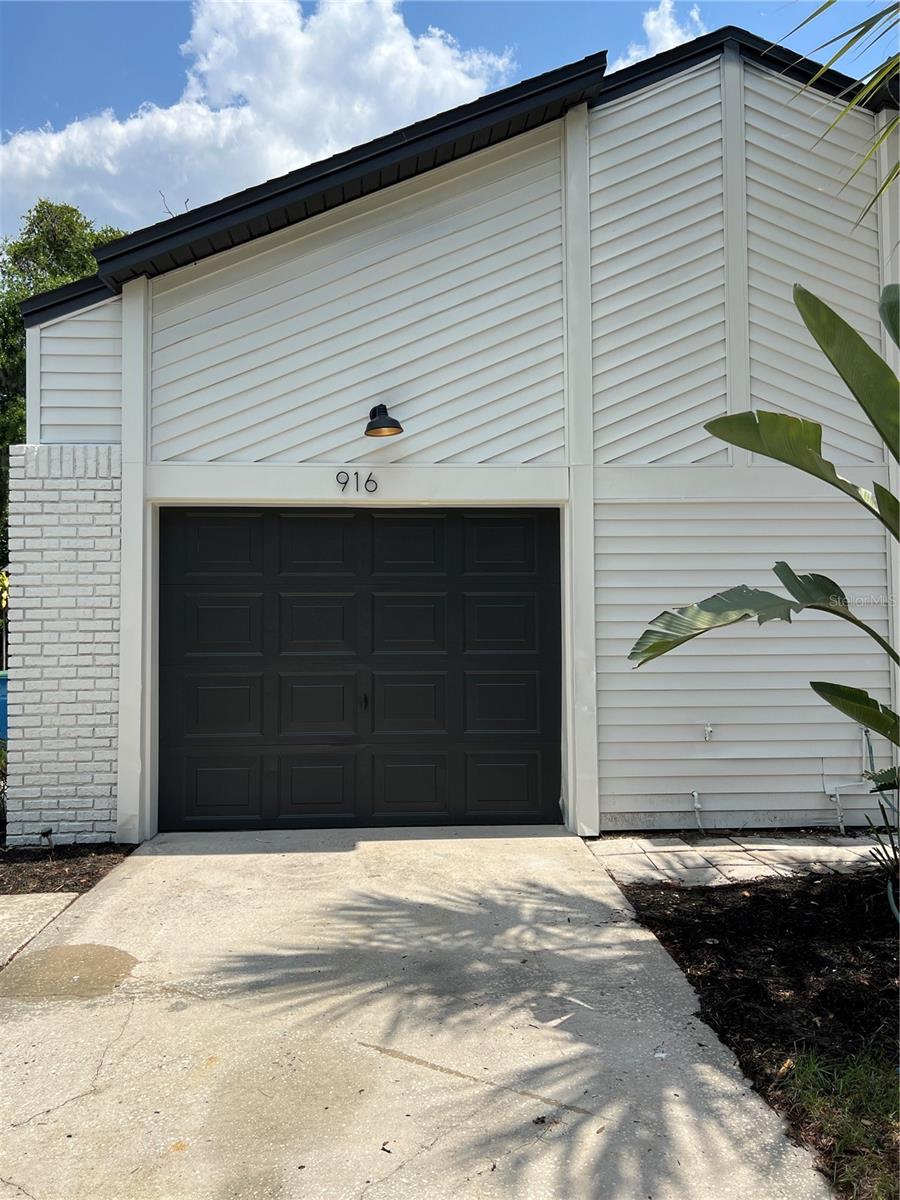 916 ROBINHOOD CT