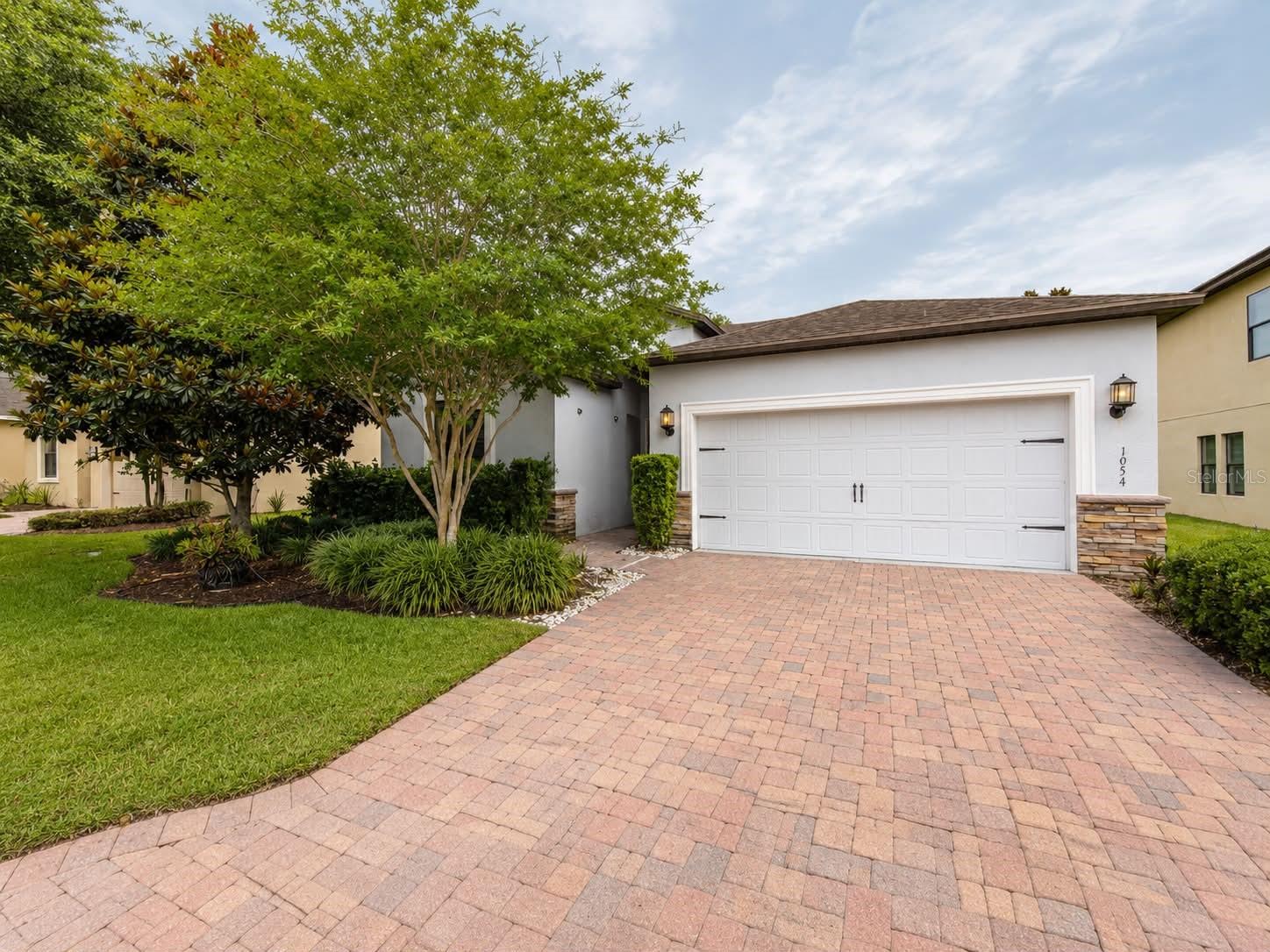 1954 PANTHEON DR