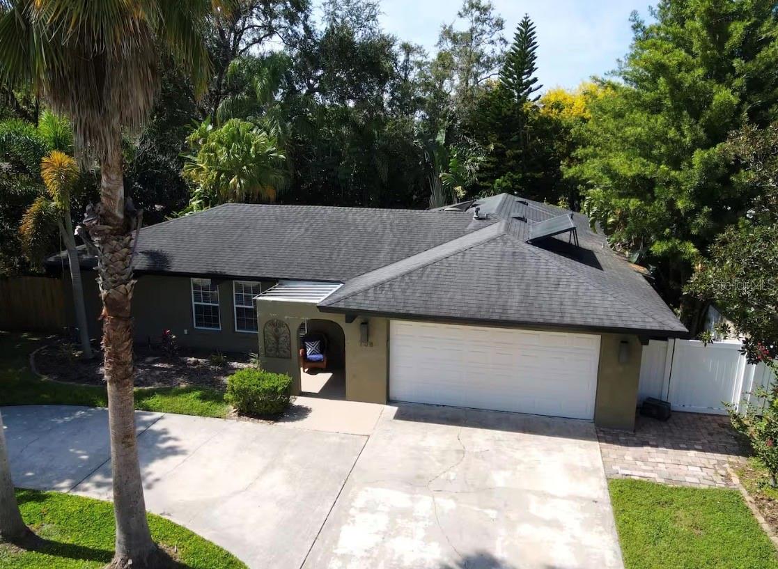 738 LAKE HOWELL RD