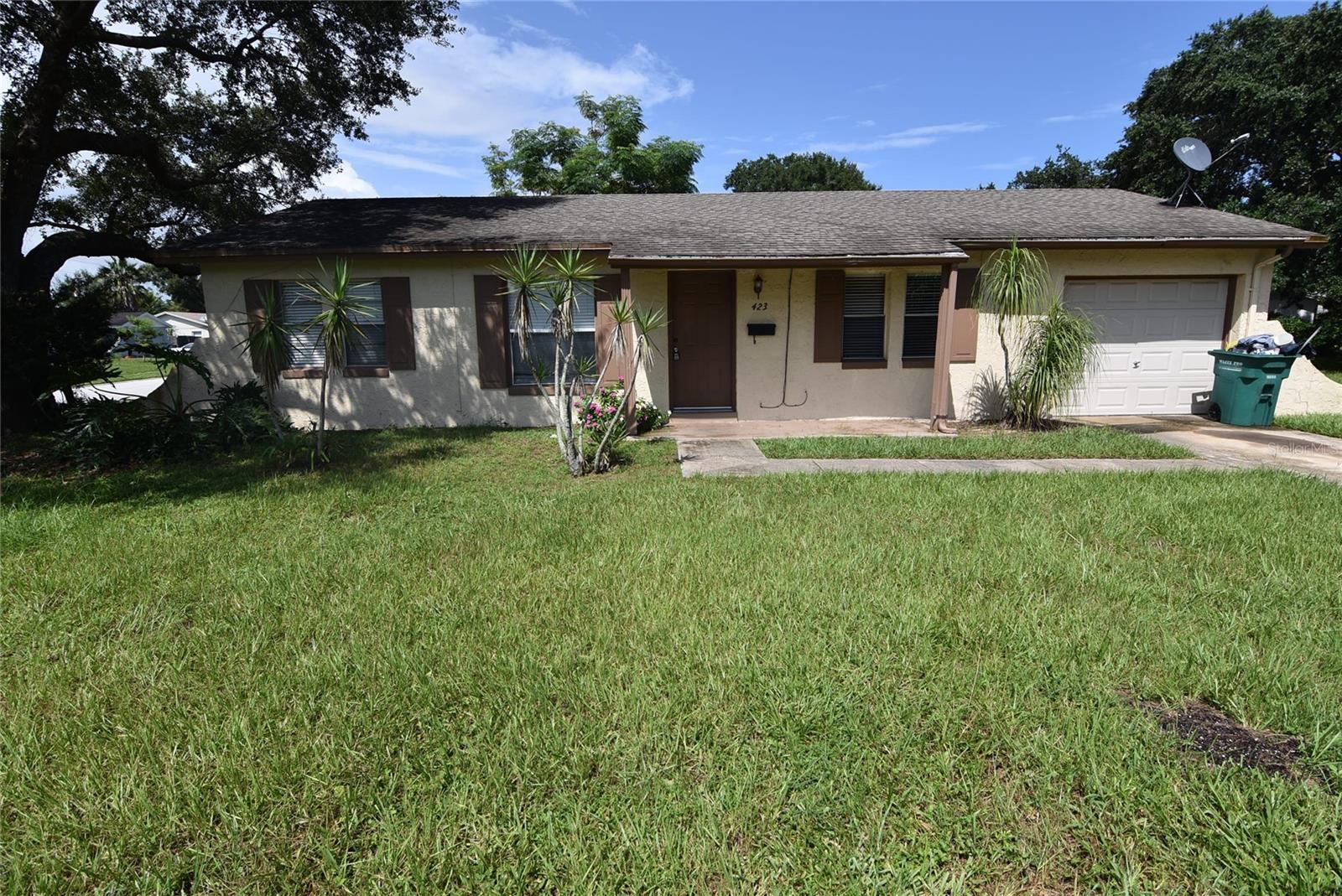 423 LONGWOOD CIR