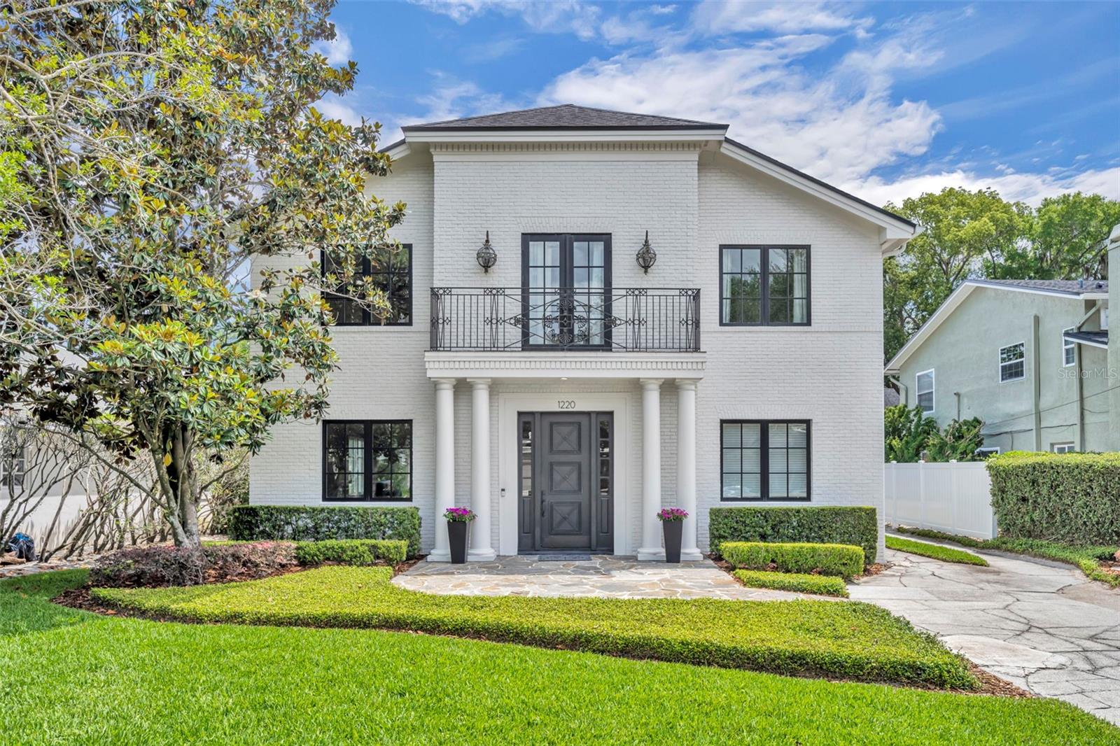 1220 WOODMERE DR