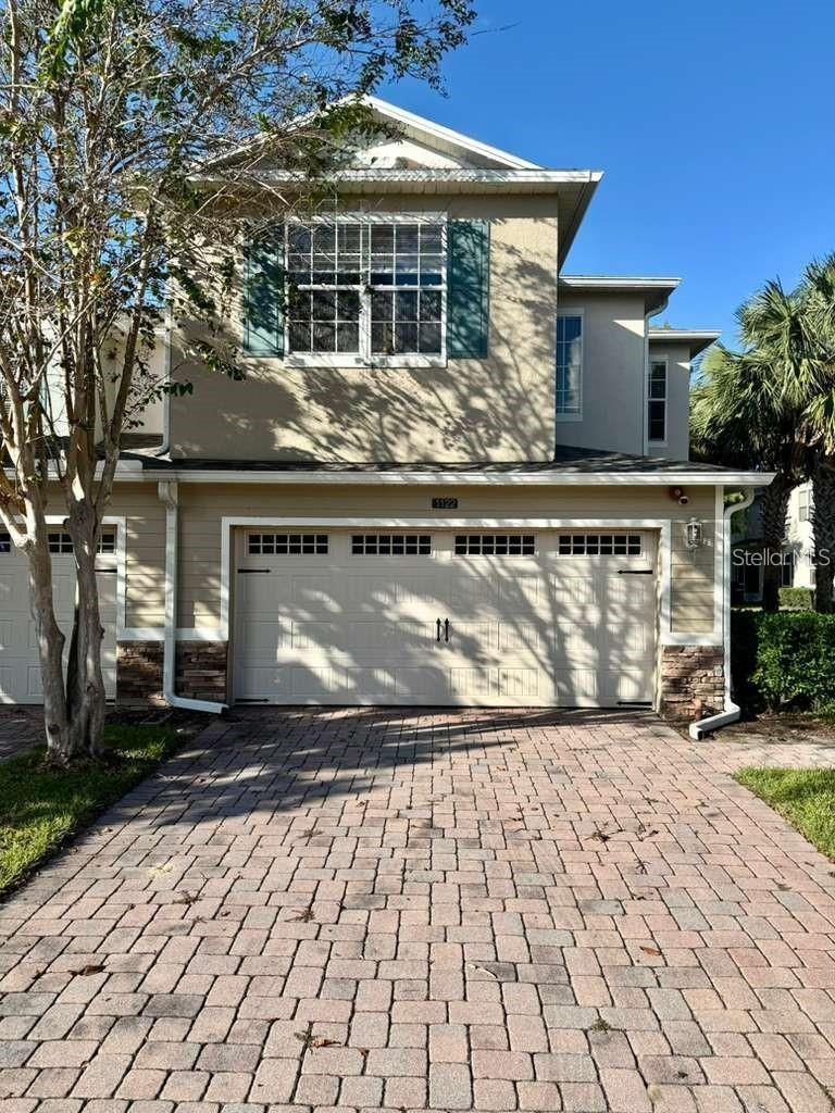 1122 PRIORY CIR