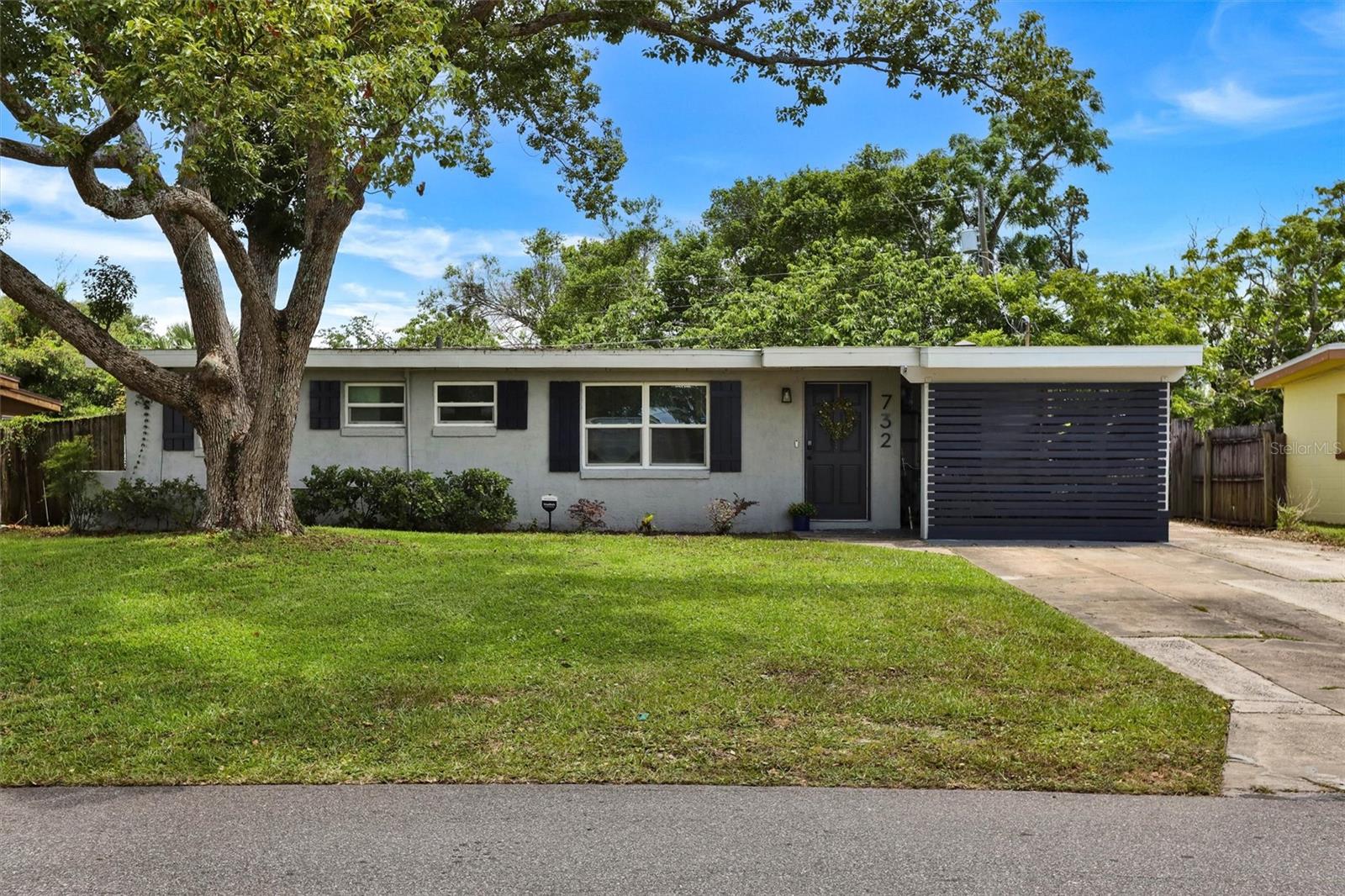 732 LOGAN DR