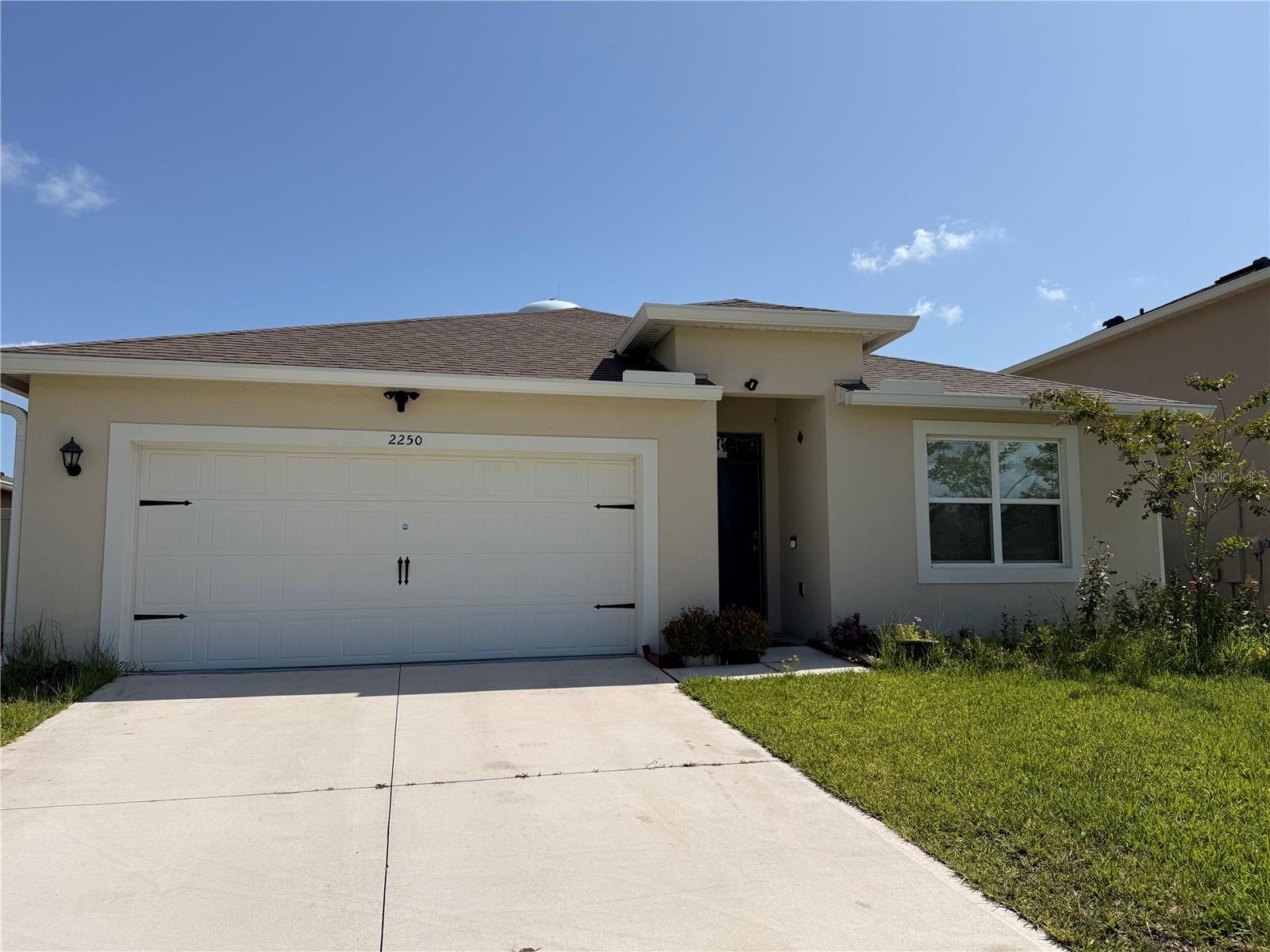 2250 HIDDEN PALM DR