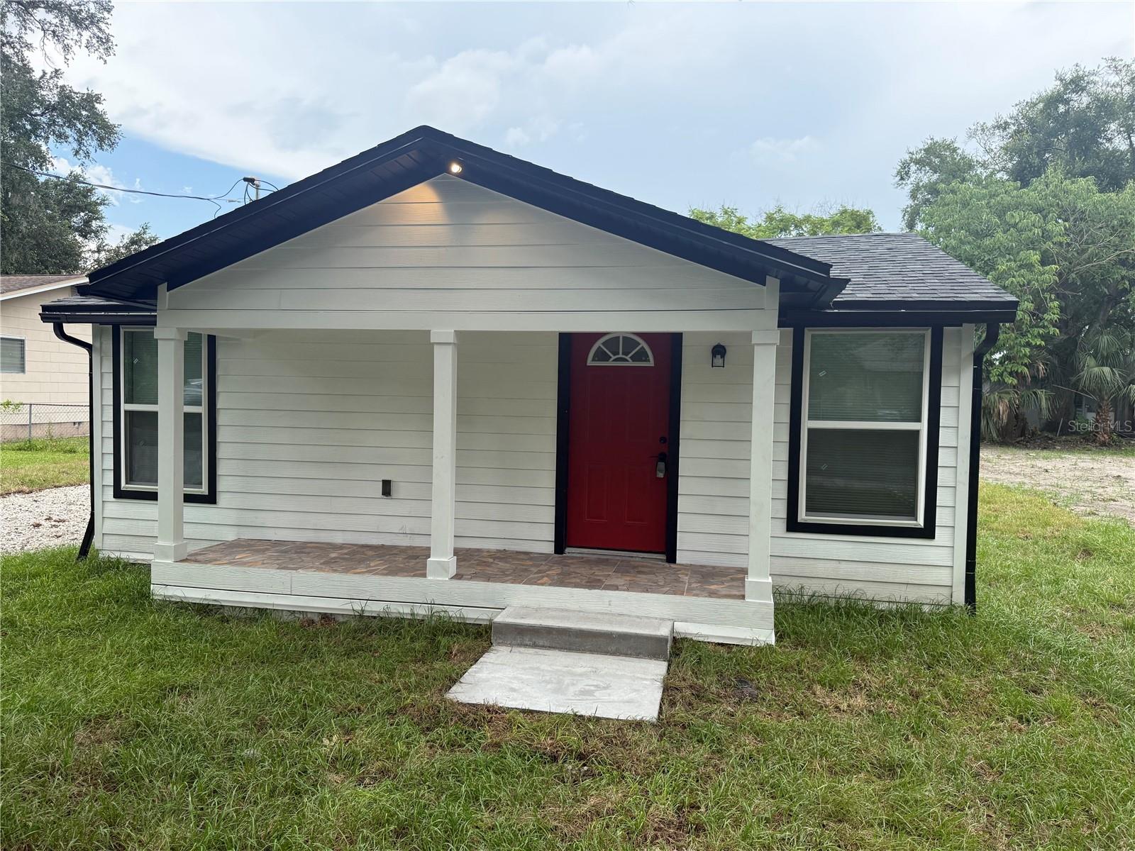 225 E WARREN AVE