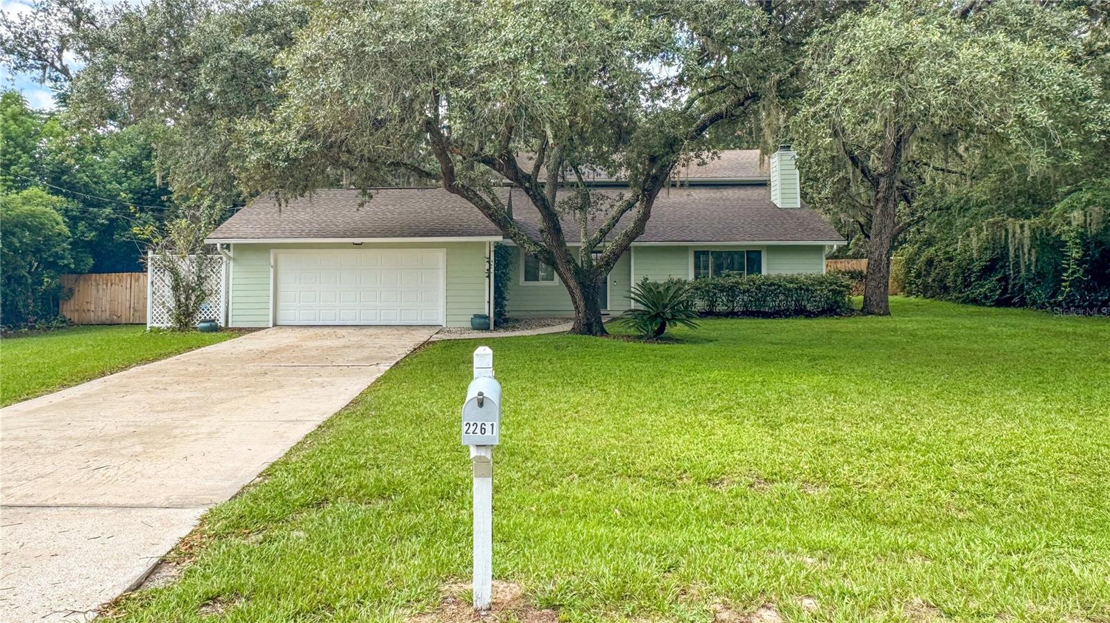 2261 CHARLOTTE DR