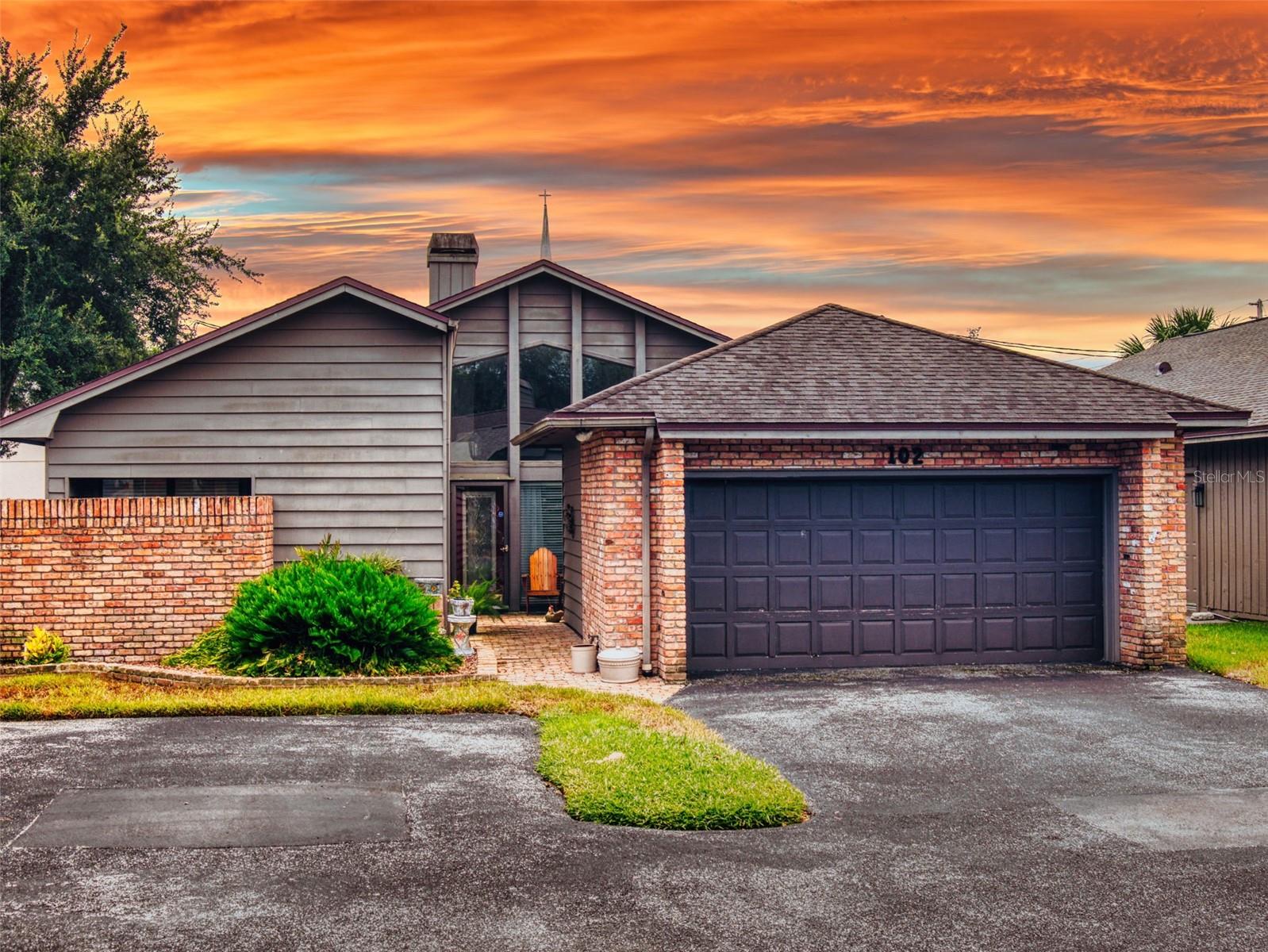 102 COUNTRY PL