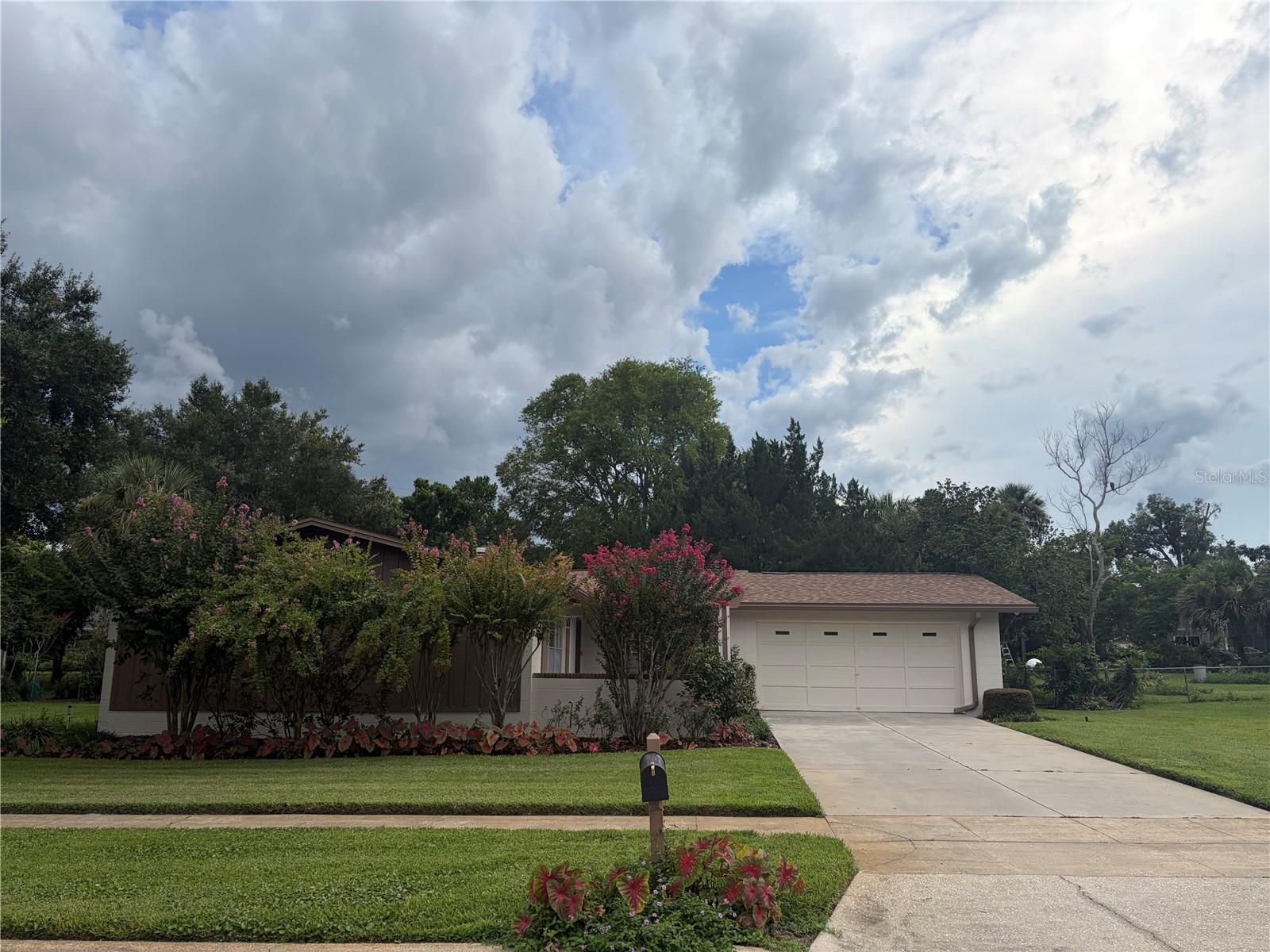 120 LARKWOOD DR
