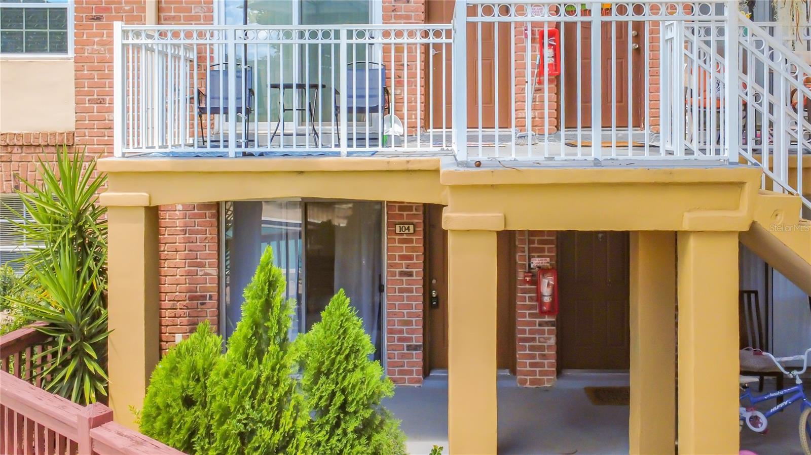 476 BANYON TREE CIR #104