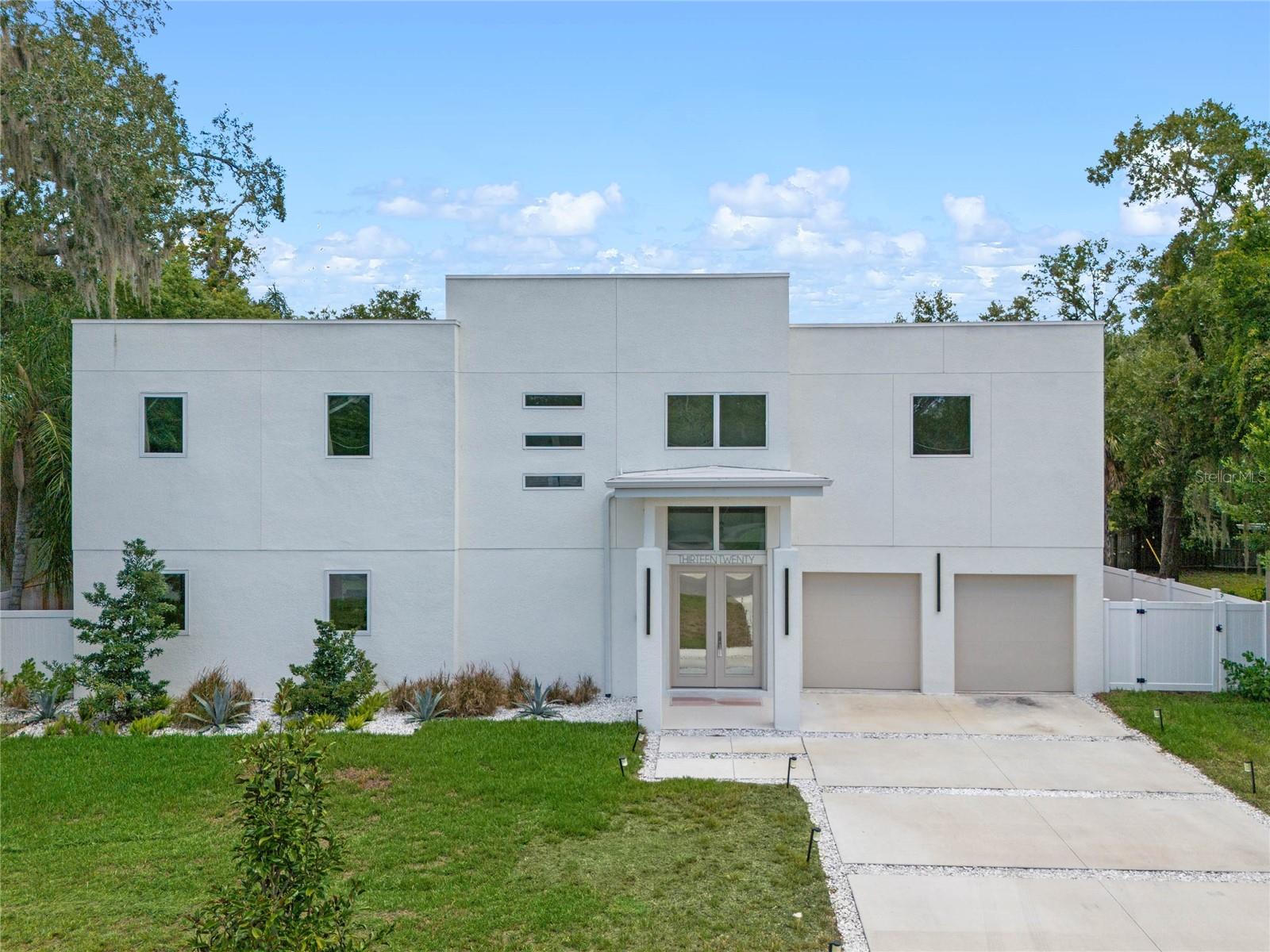 1320 ORCHID AVE