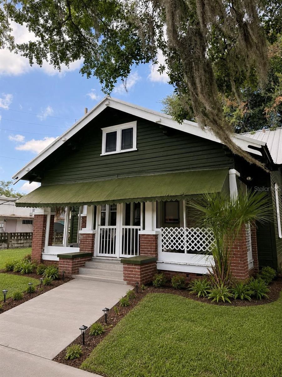 106 NW 7th St