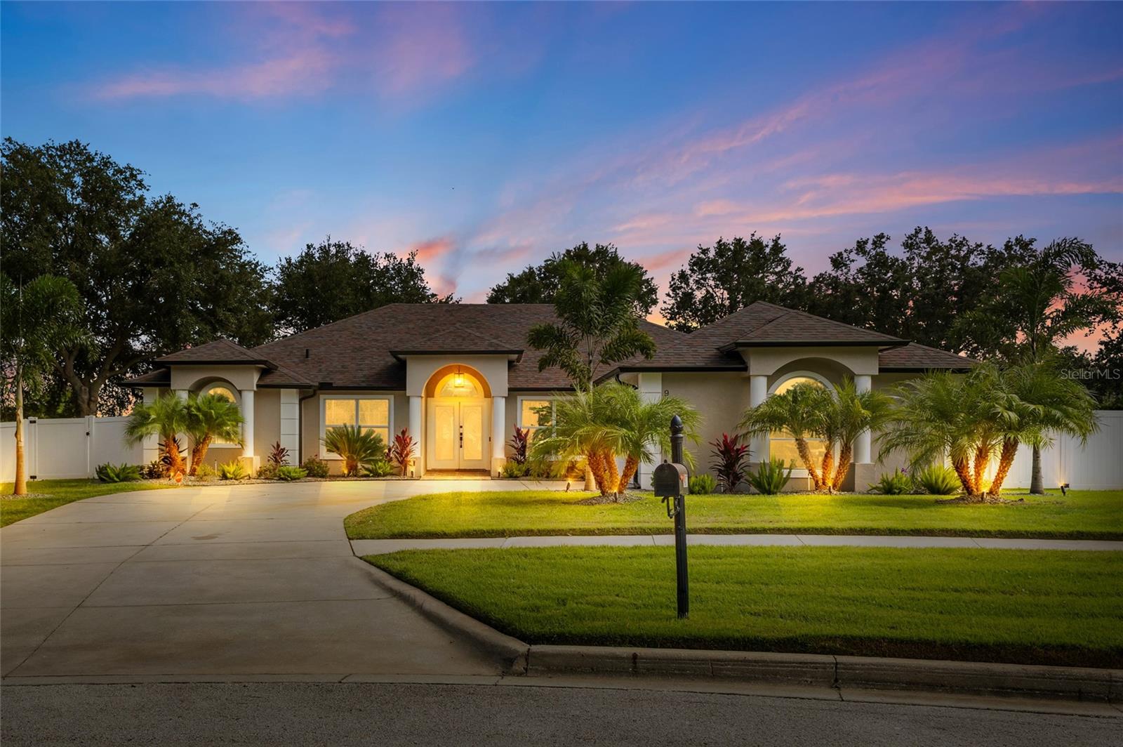 987 Princeton Dr