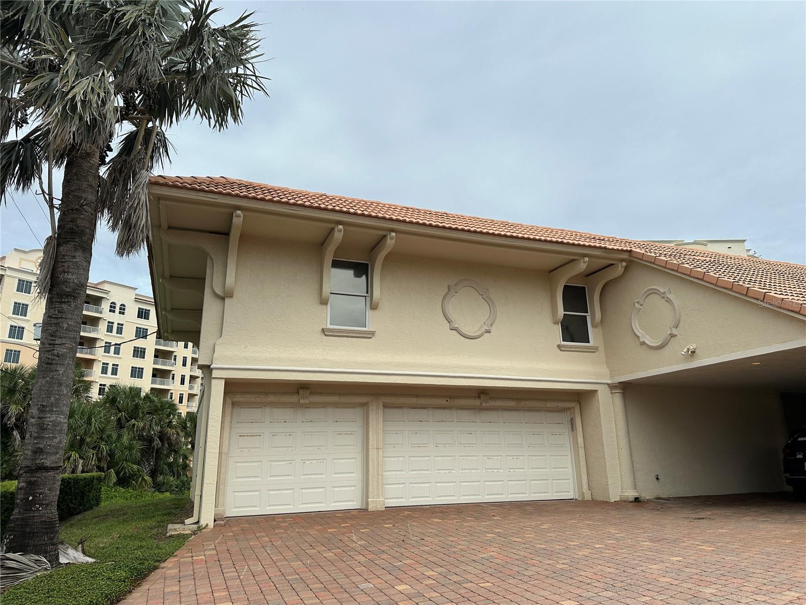 2117 OCEAN DR