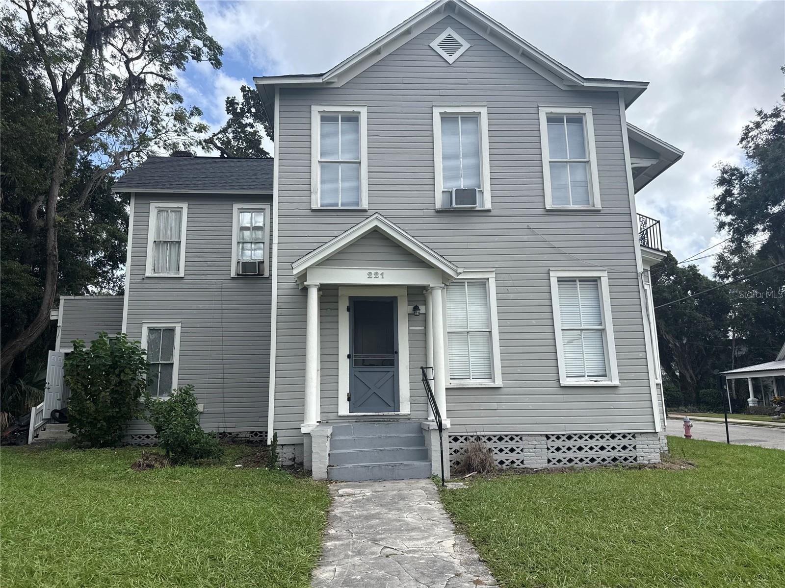 221 SE Sanchez Ave 2