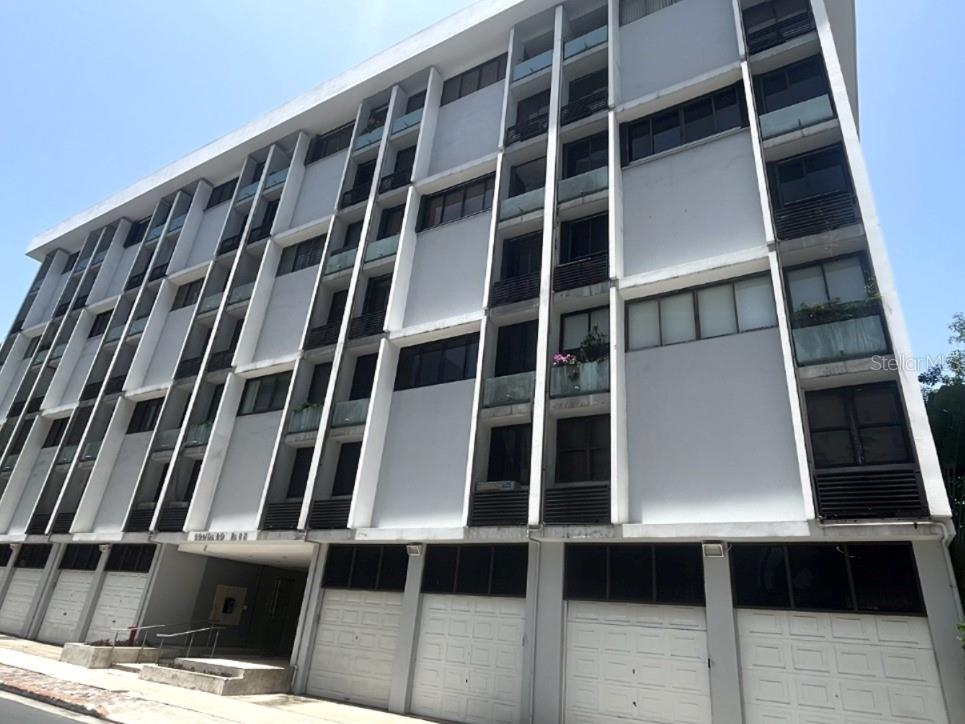 1301 MAGDALENA AVE