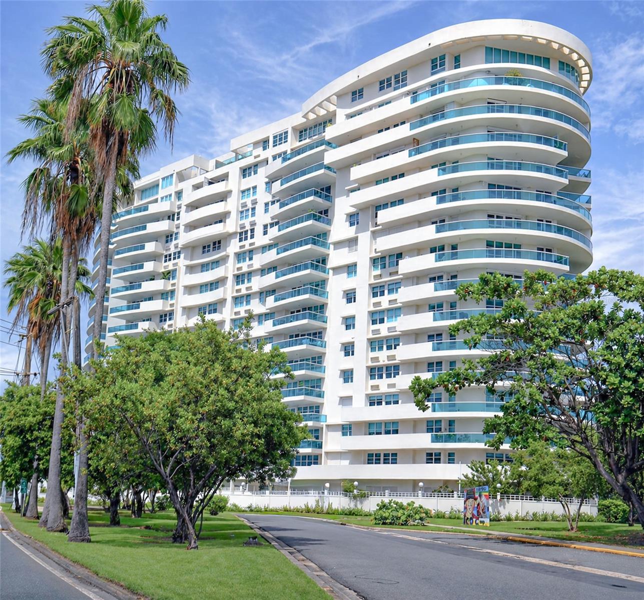 550 AVE FERNANDEZ JUNCOS #1208