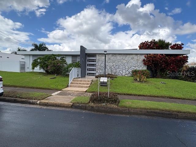 URB SANTA PAULA CALLE LAS COLINAS #123