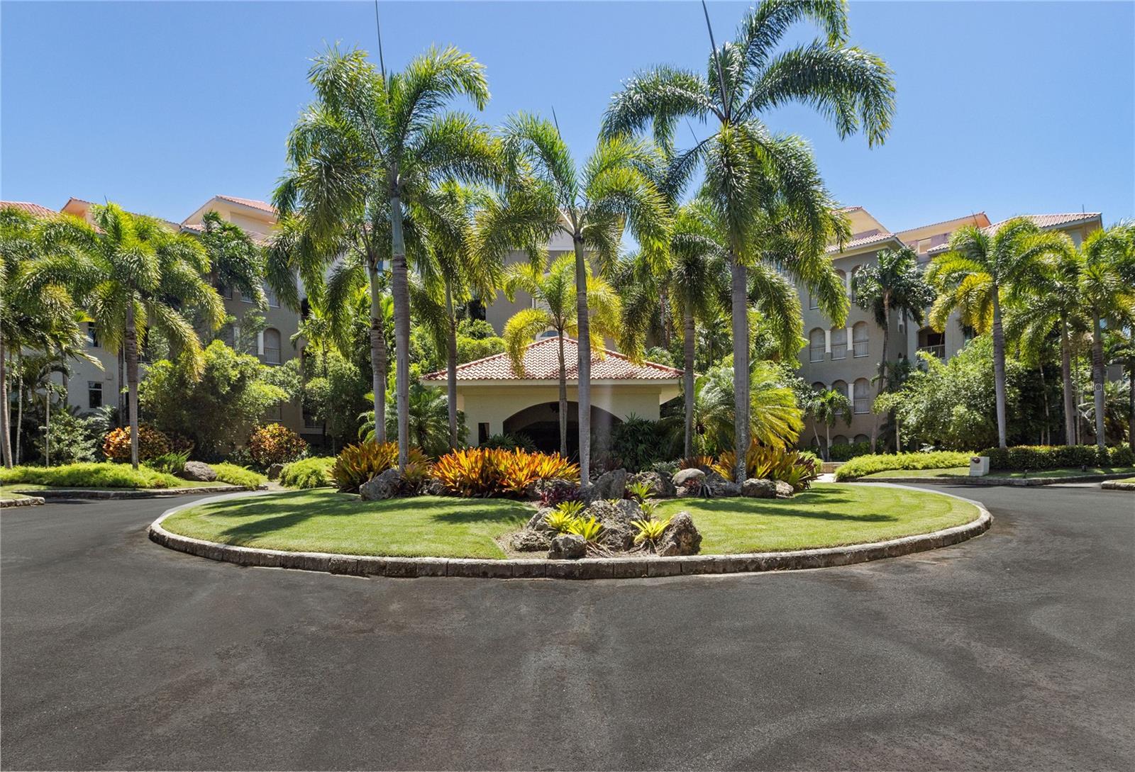 500 PLANTATION DR #3-202