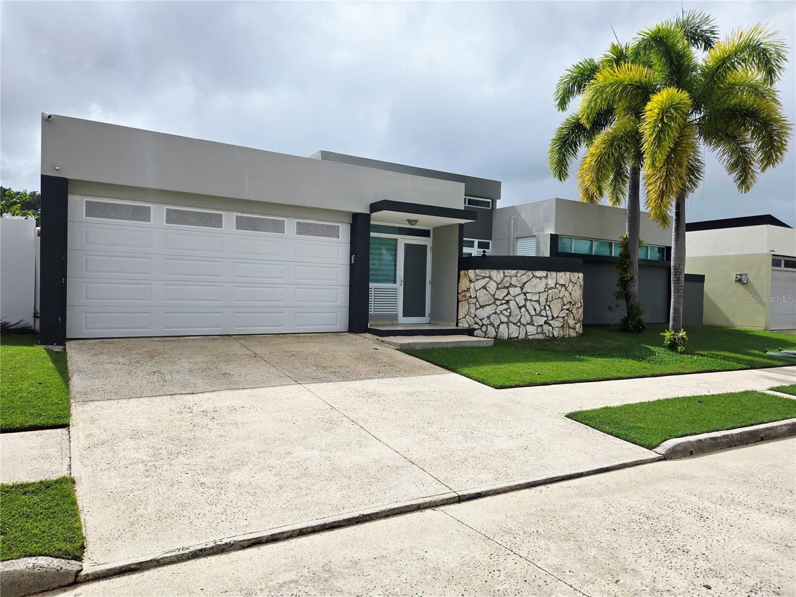 B-18 CALLE PASEO FLORIDO