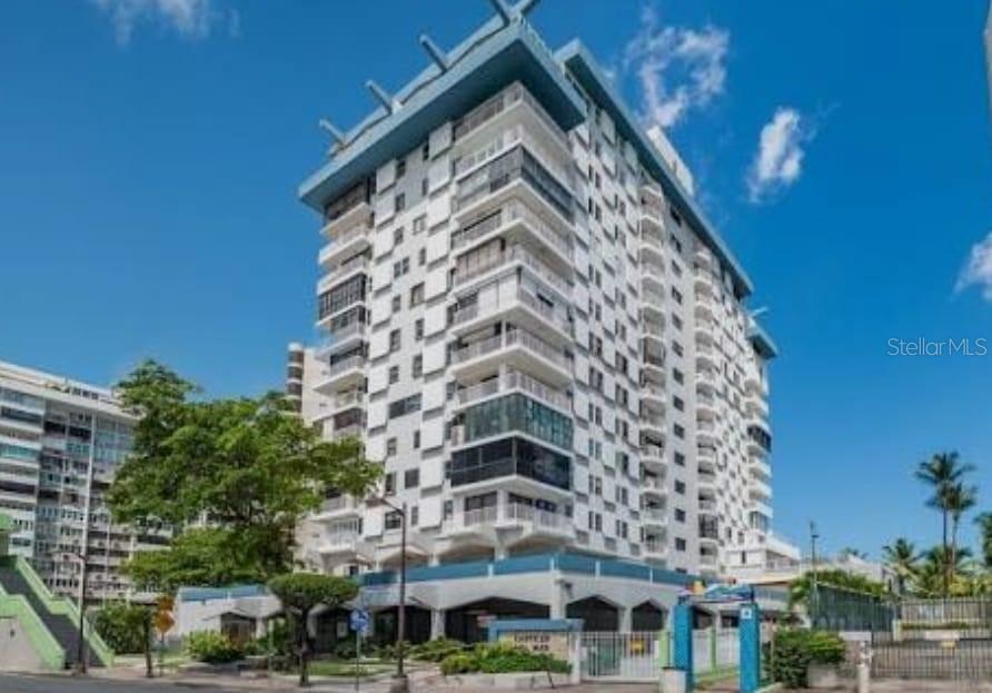 37 AVE. ISLA VERDE #703