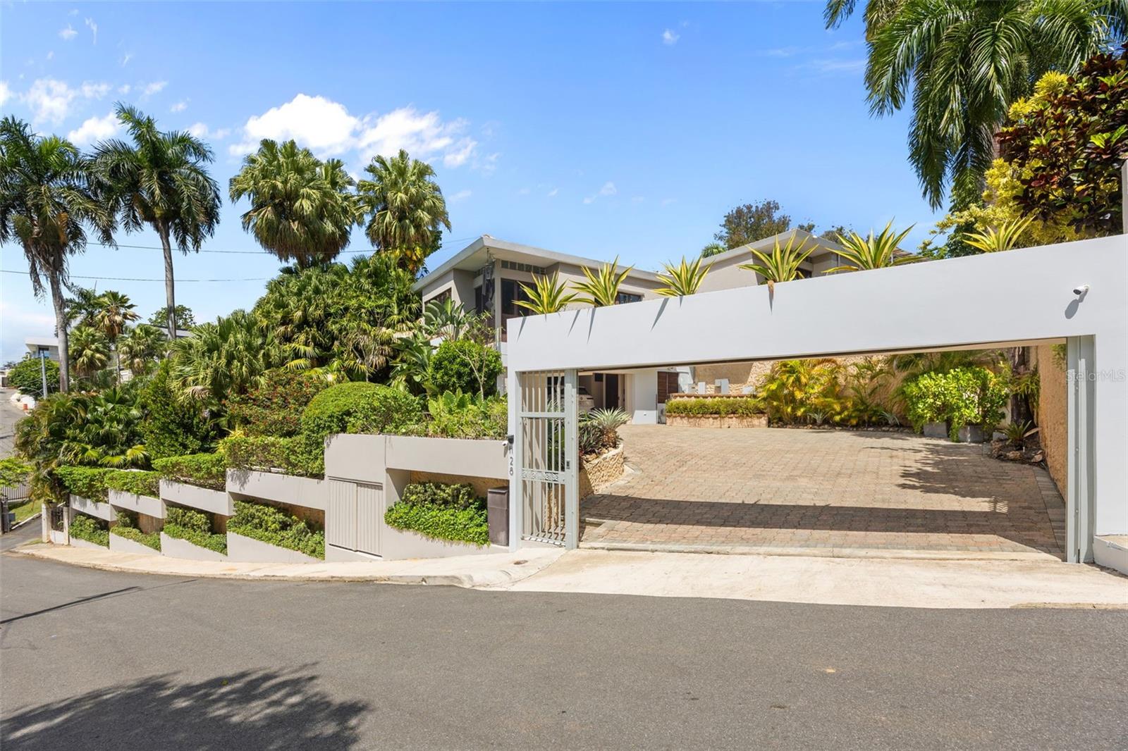 28 A H VILLA CAPARRA