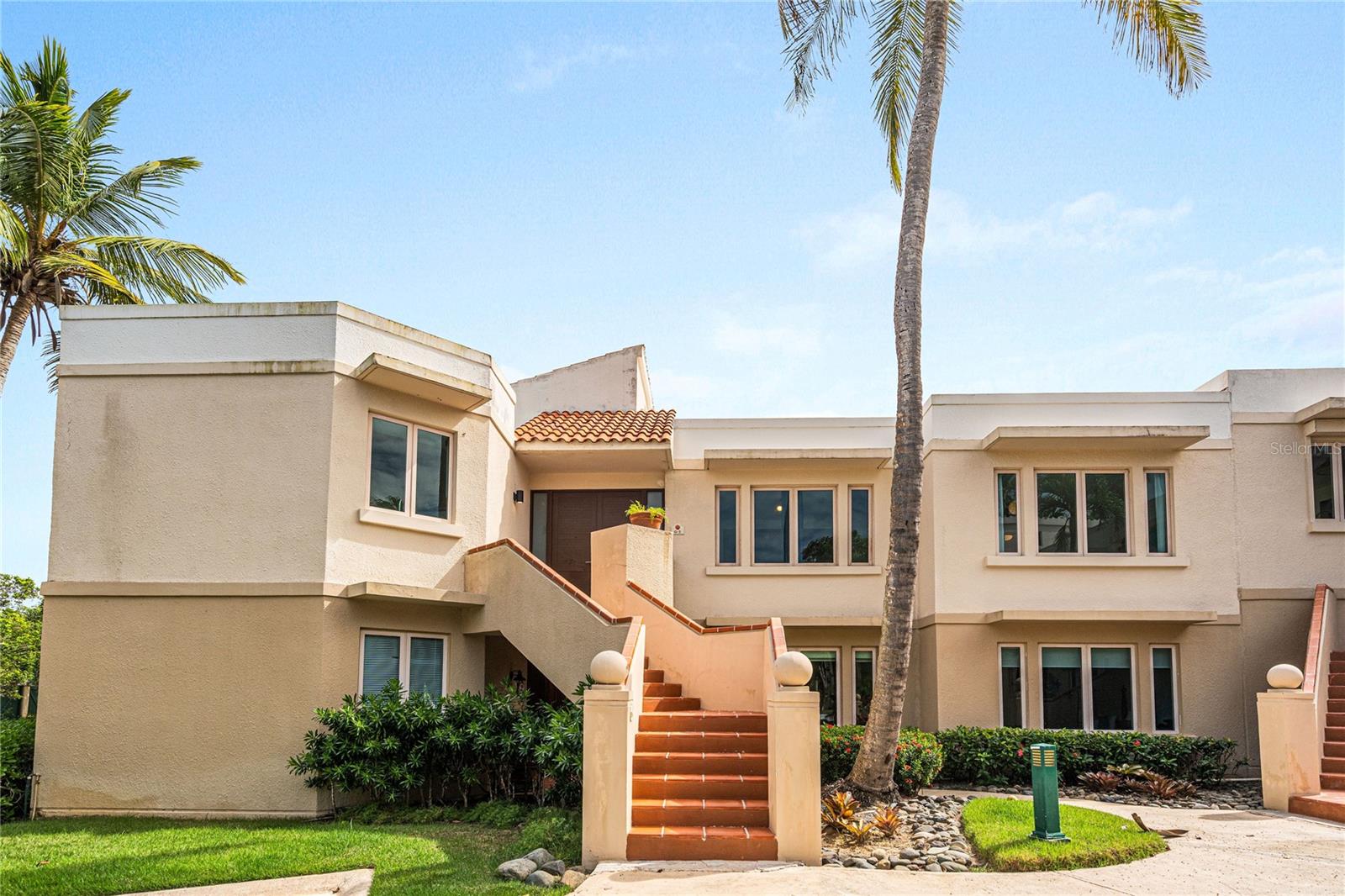 86 LAKESIDE VILLAS #G2