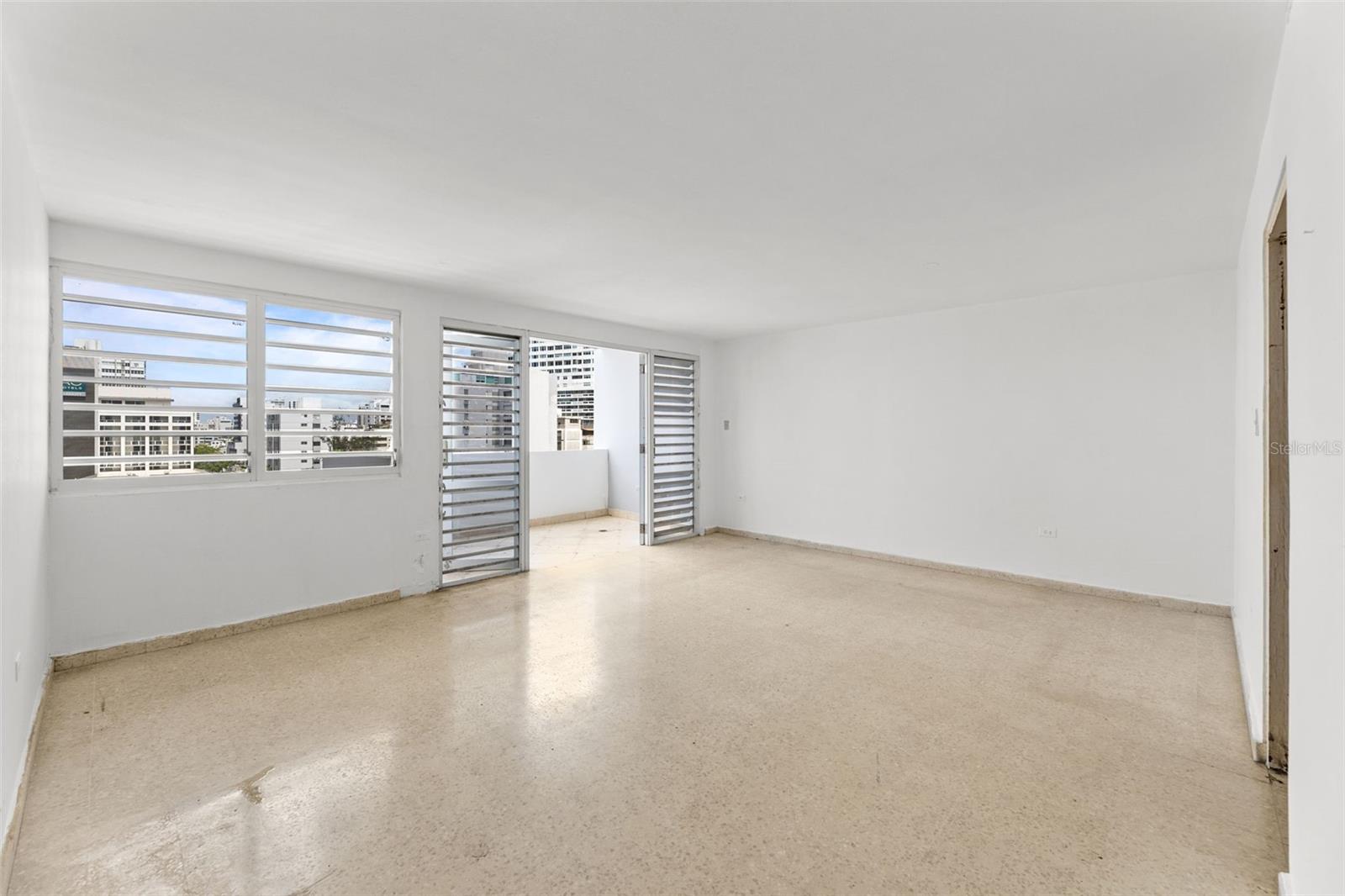 1319 ASHFORD AVE #6B