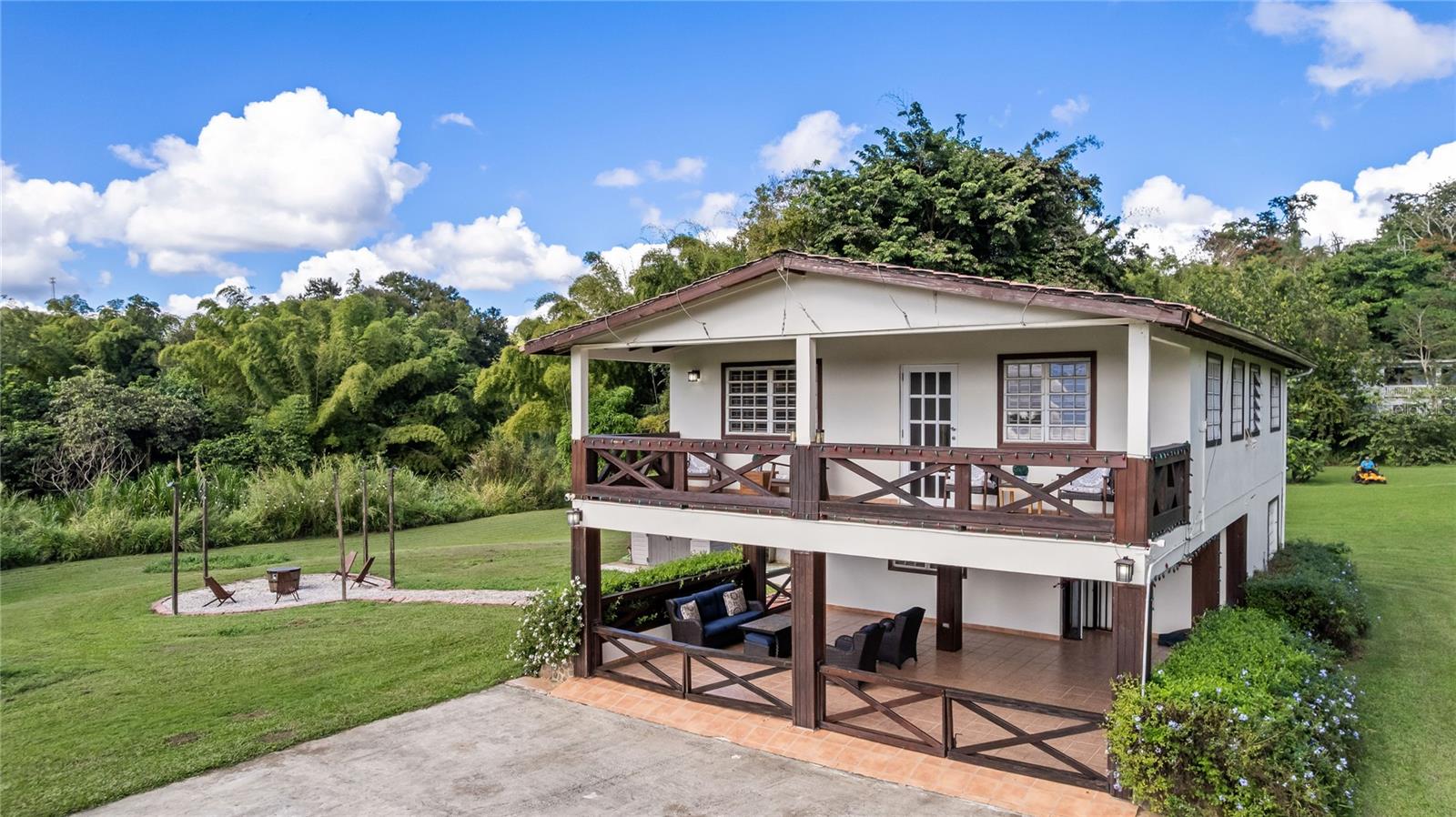 6882 AVENIDA CAMPO BELLO BO. RINCON