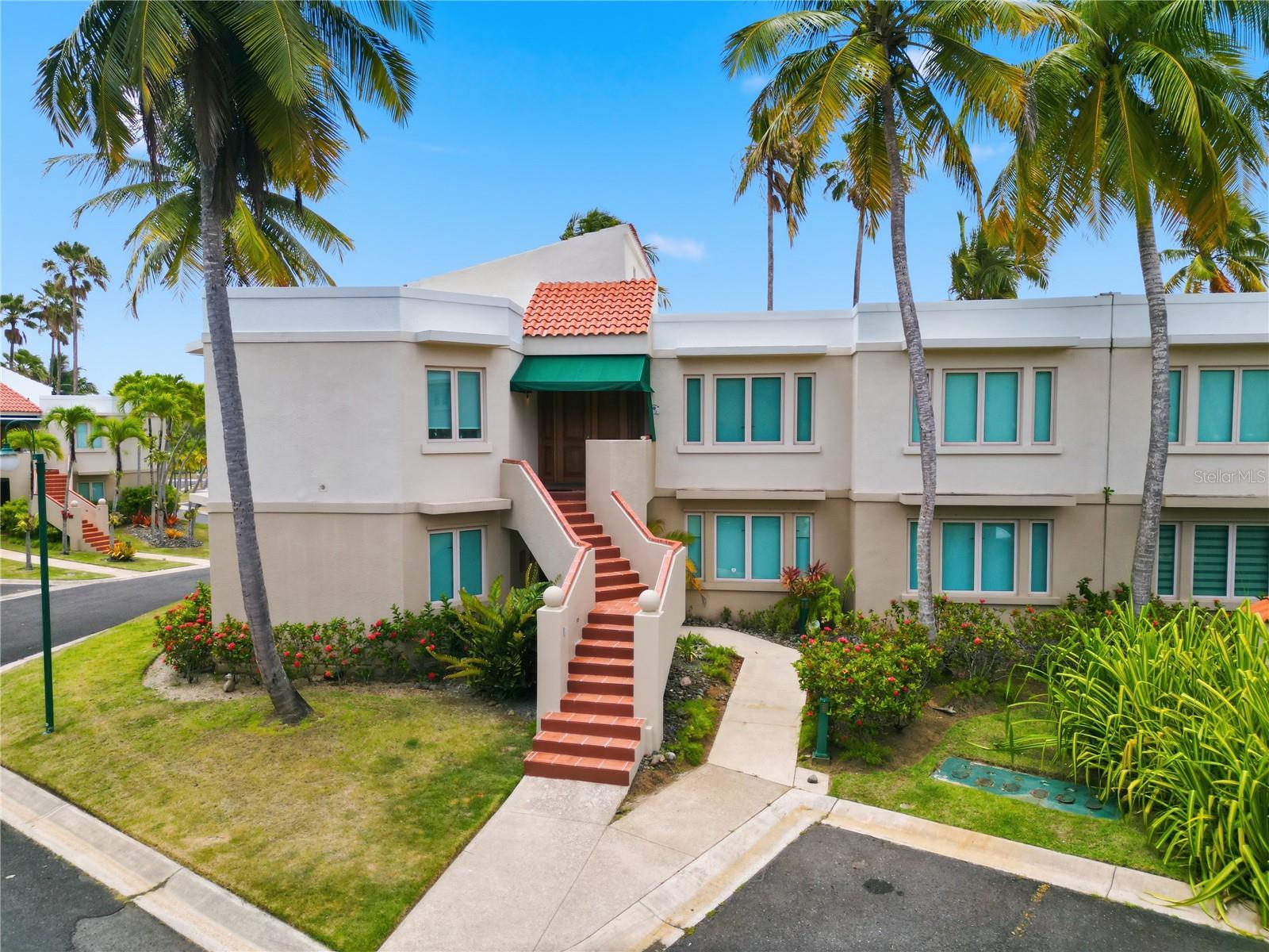 E LAKESIDE VILLAS #1