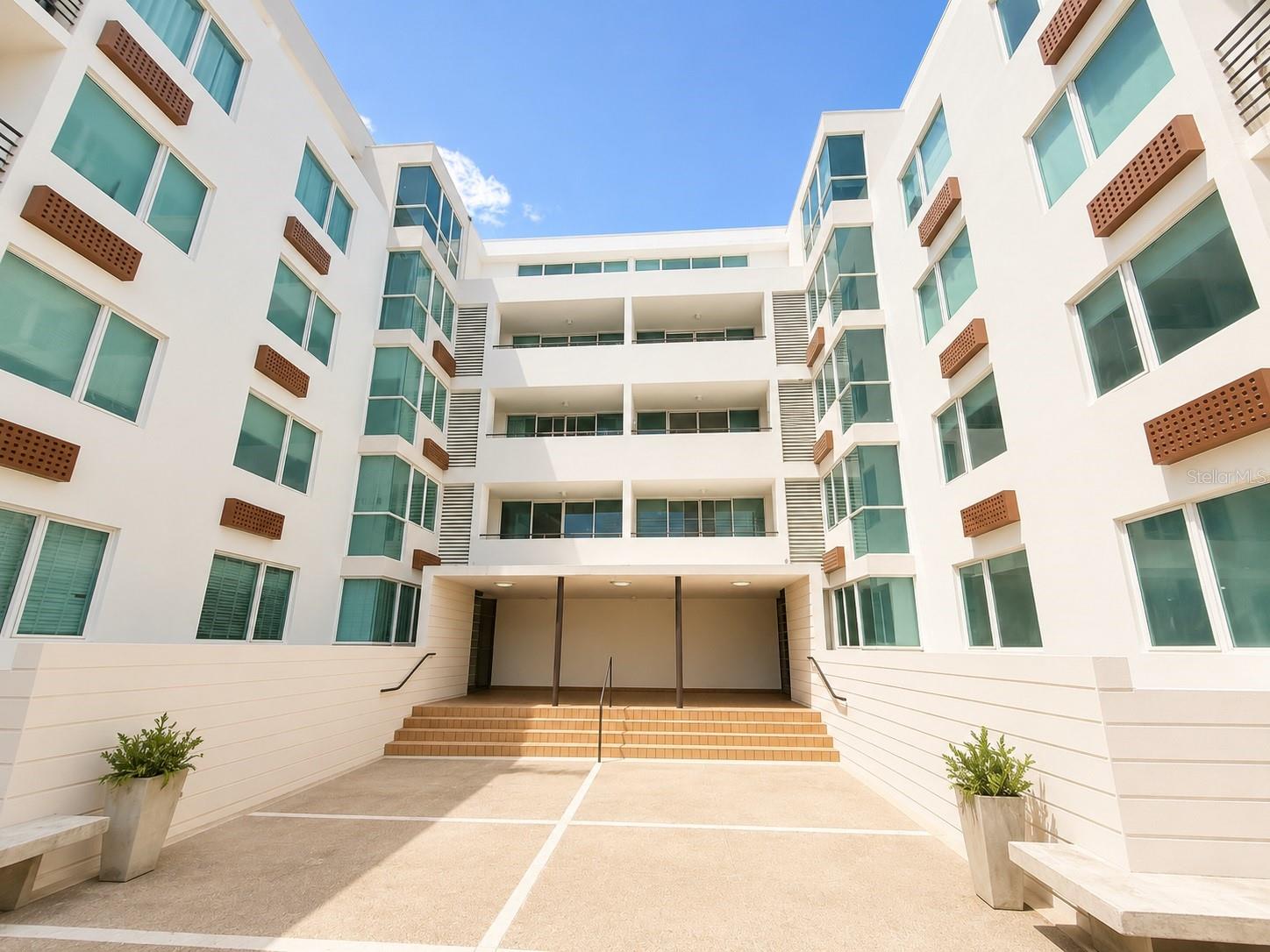 1554 CALLE LÓPEZ LANDRÓN #apt #301