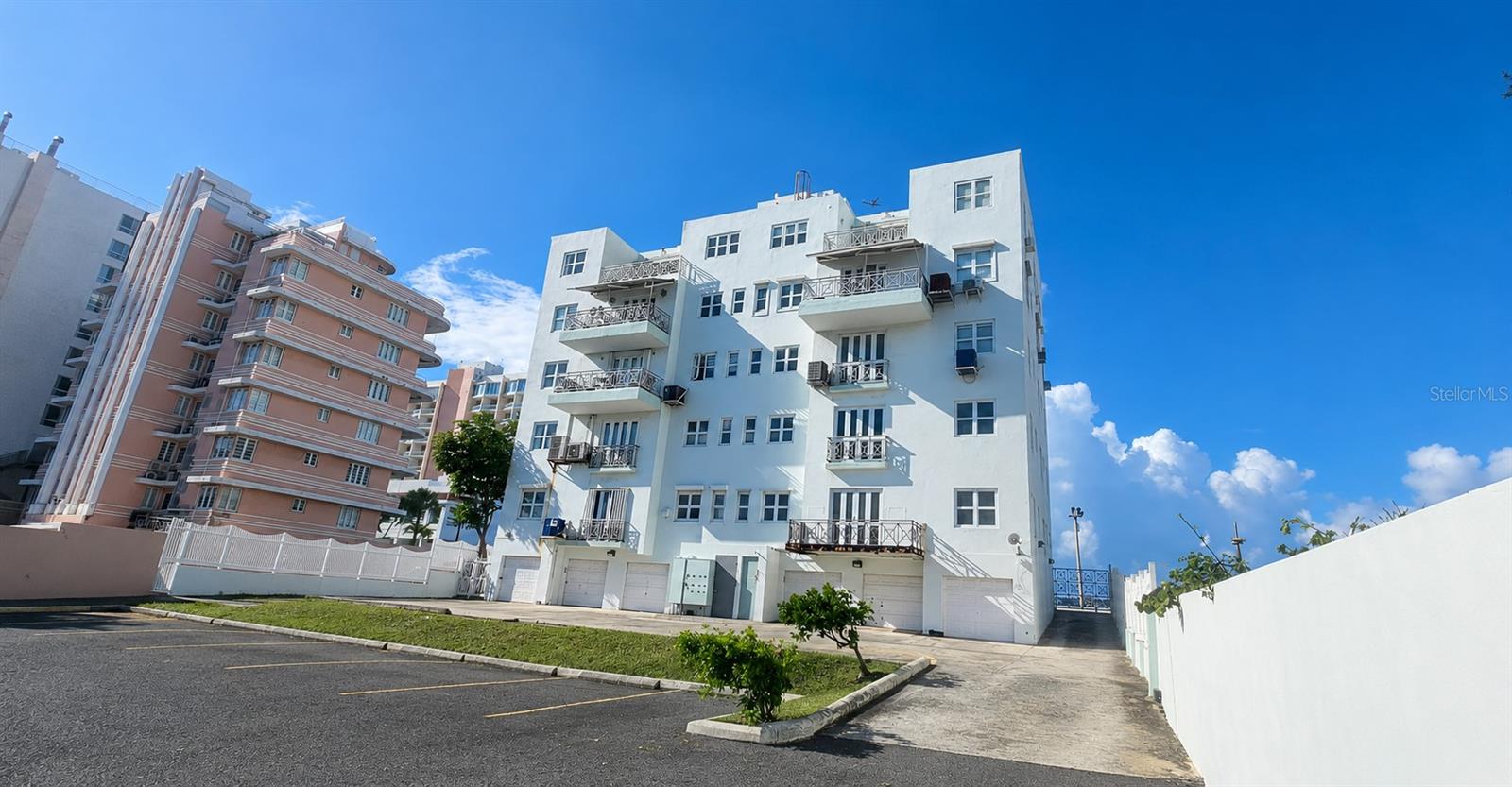 876 ASHFORD AVE #3A